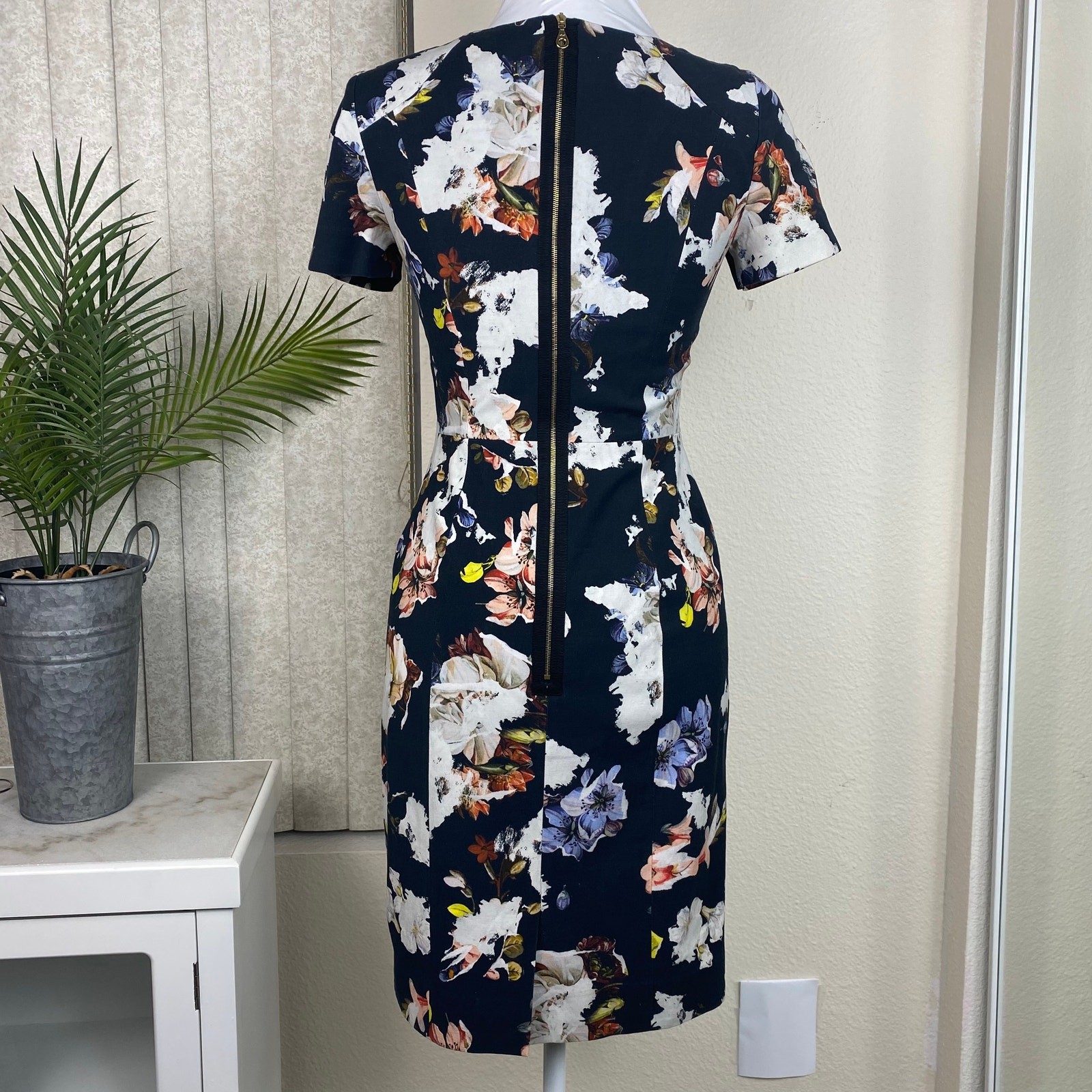Erdem Joyce Floral Print Crepe Sheath Dress Navy Bateau Neck Designer Size 4