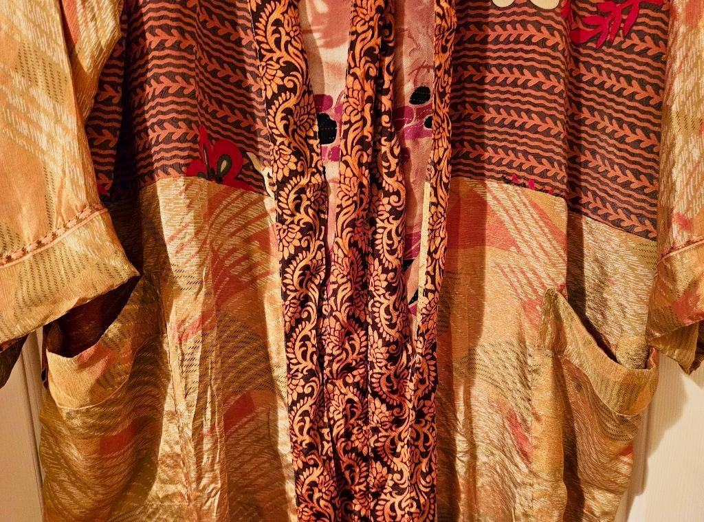 Silk Kimono Robe~ Women’s One Size~ Kimono w/Tie ~Floral ~Tan, Orange, Red~NEW