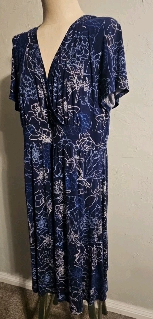 L.L. Bean 2X REG Blue Floral Print Stretch Surplice Midi Dress