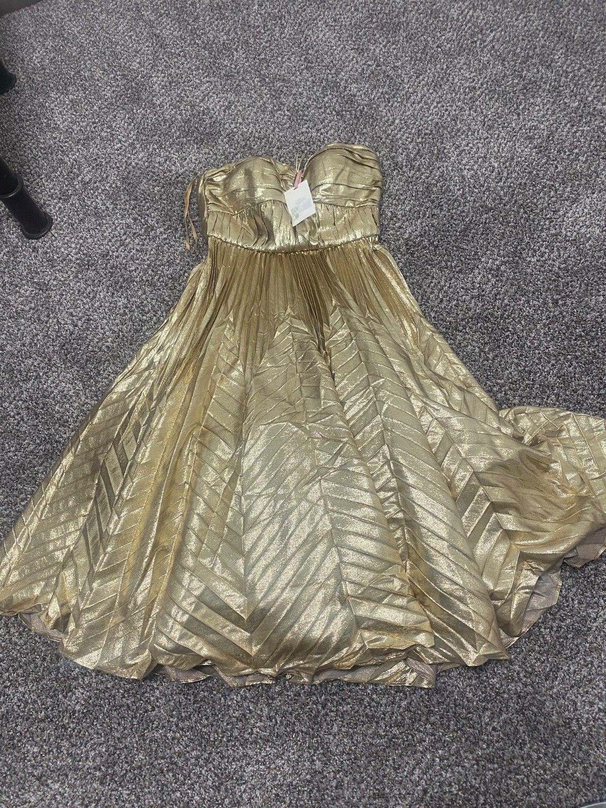 Beautiful! Alex Marie unique Halter Dress size 6p Gold New With Tags