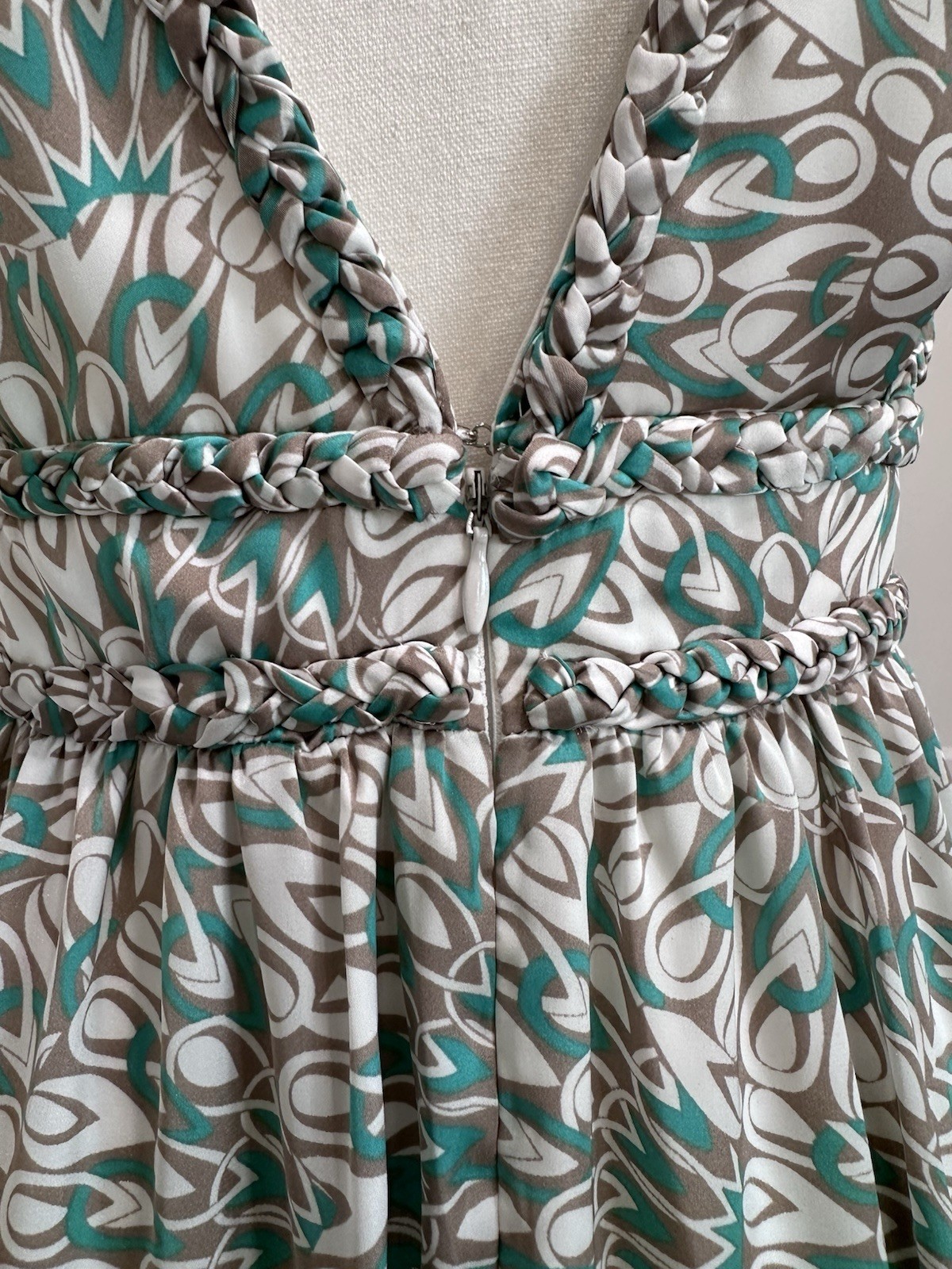 BCBGeneration Fit & Flare V-Neck Sleeveless Geometric Dress Sz 10 Knee Poly