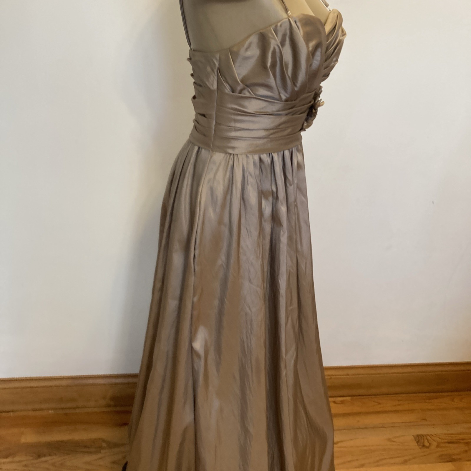 Watters and Watters size 6 beige long gown dress