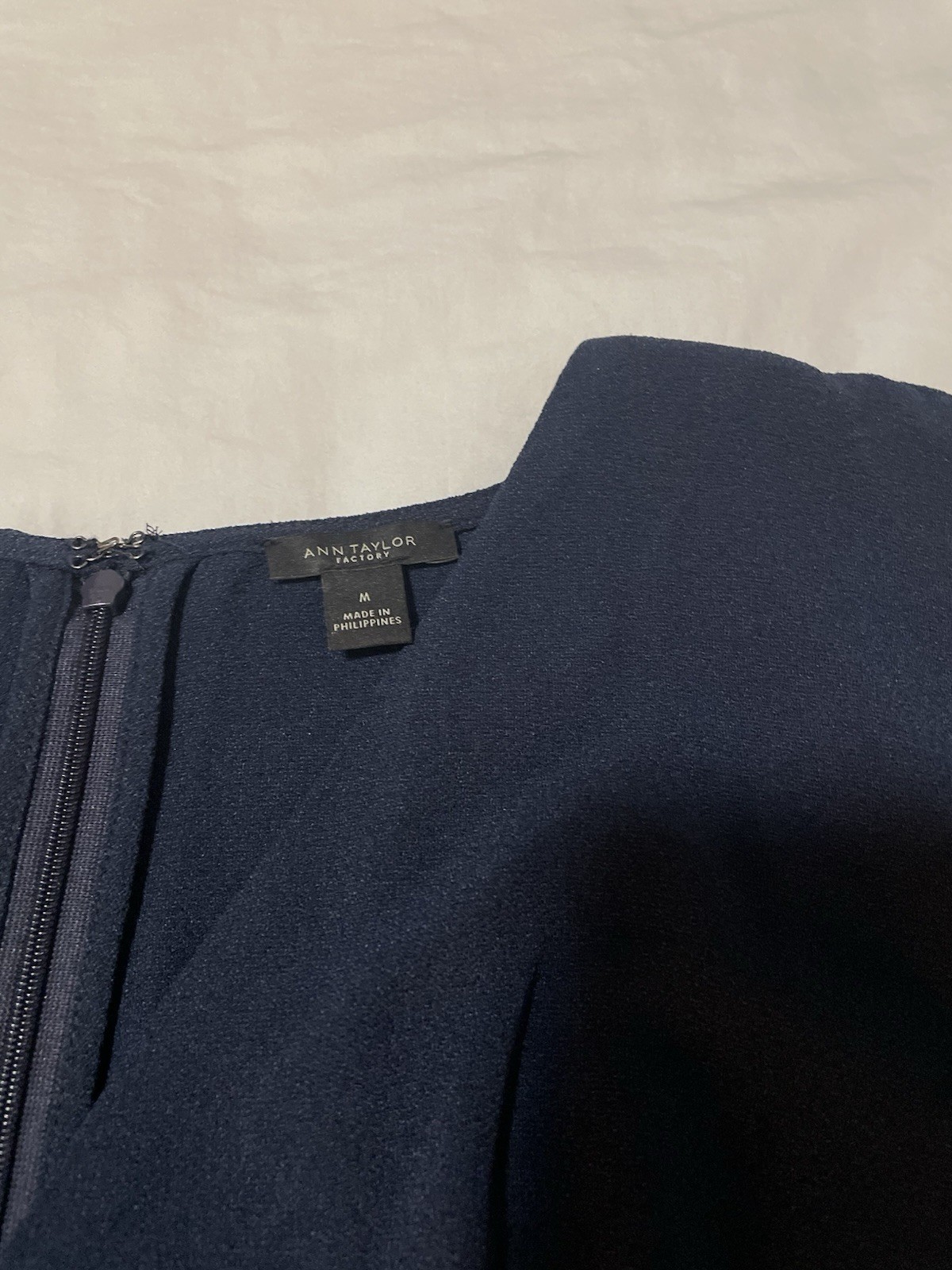 Ann Taylor Factory Navy Solid V-Neck Wrap Dress Short Sleeve Tie, Sz M