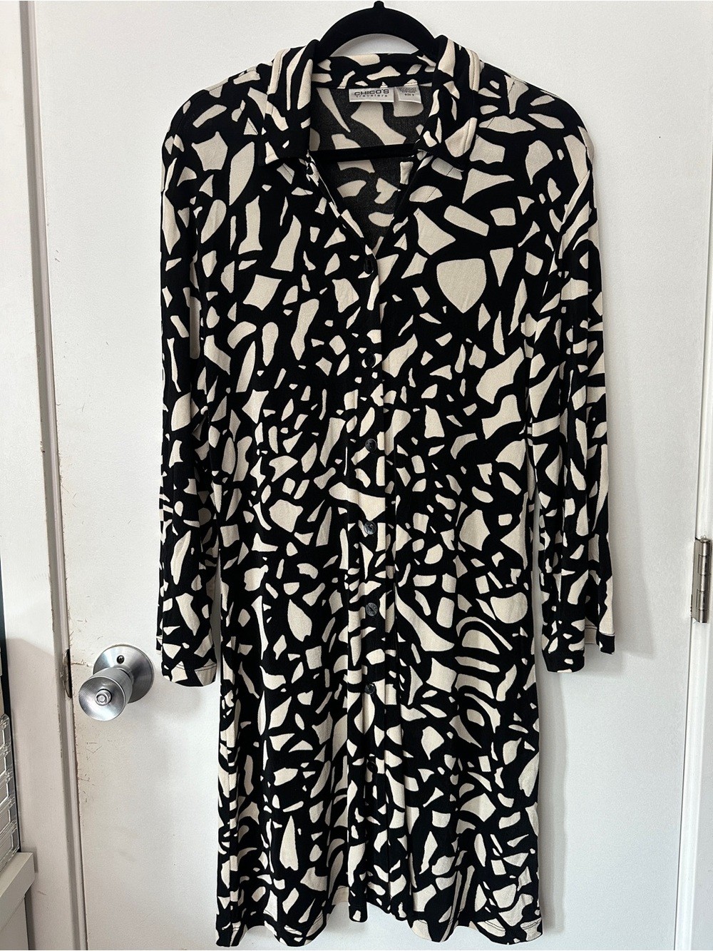 Chico’s Travelers Black White Geometric Button Front Tunic Shirt Dress Size 2 L