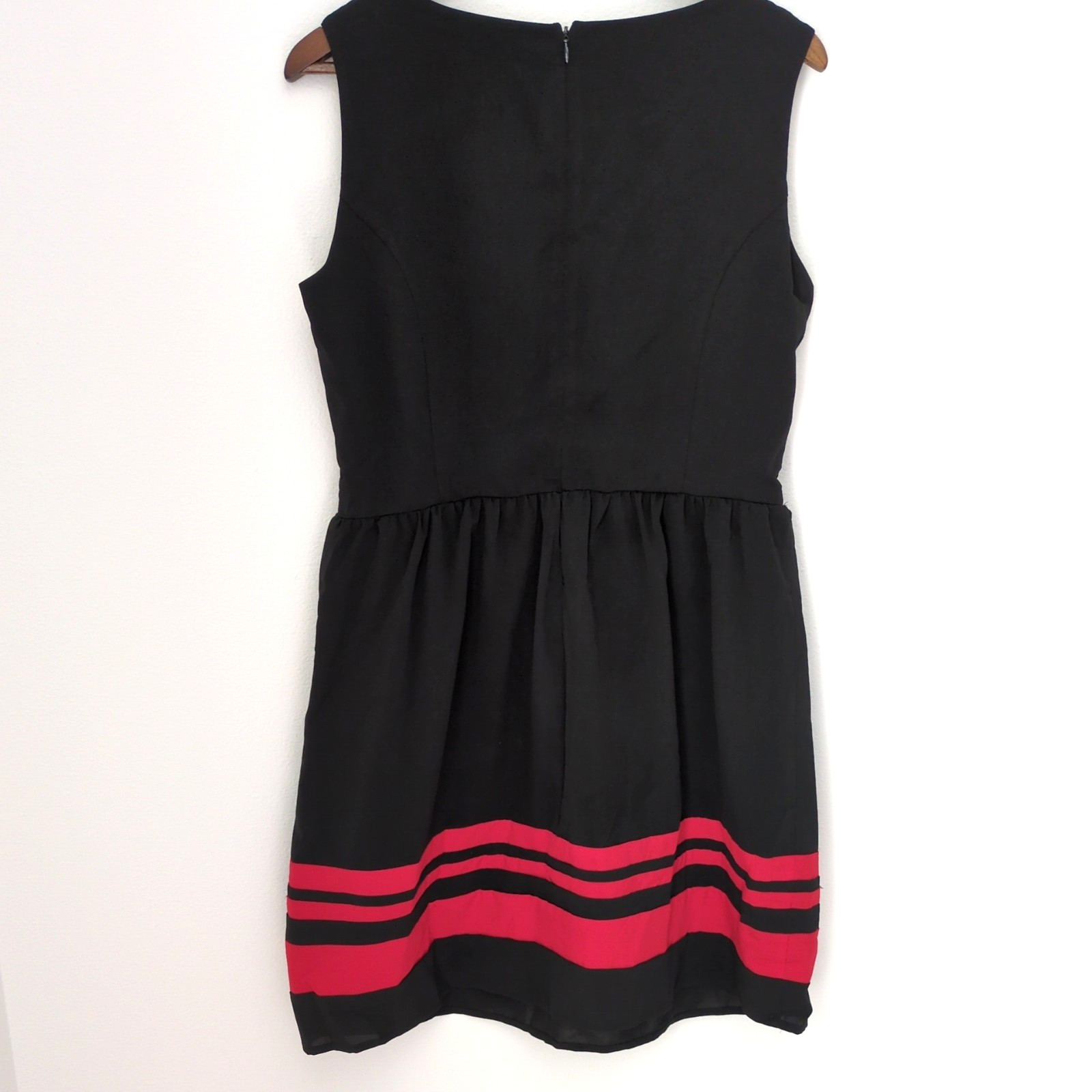 En Focus Studio Women’s Sz 14 Black Sleeveless with Red Bottom Stripe Dress