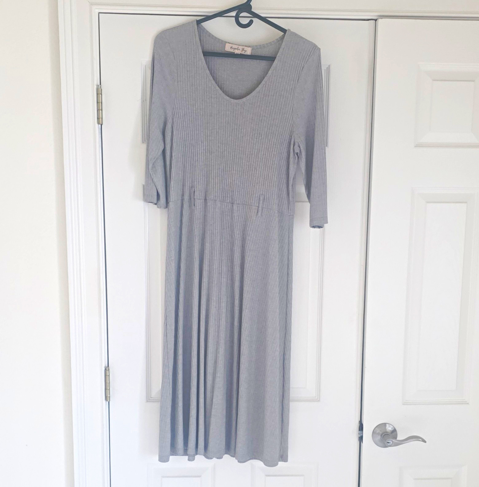 Magnolia Skye XL Gray A-Line Knit V-Neck 3/4 Sleeve Midi Pullover Dress