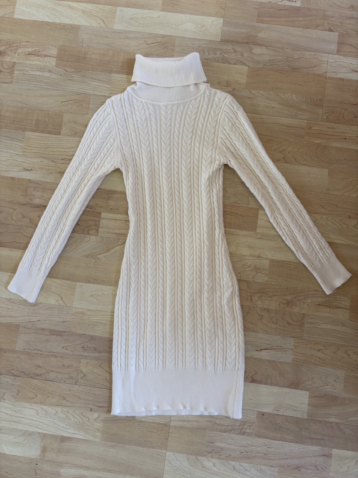 Hippie Rose White Turtleneck Cable-Knit Sweater Dress – Size Small