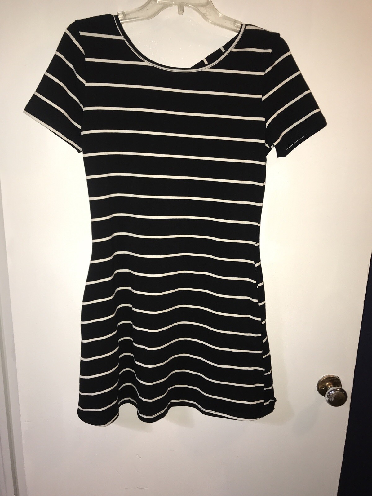 Feager Women’s Black &White Striped Dress Top Criss Cross Back Sz Small New