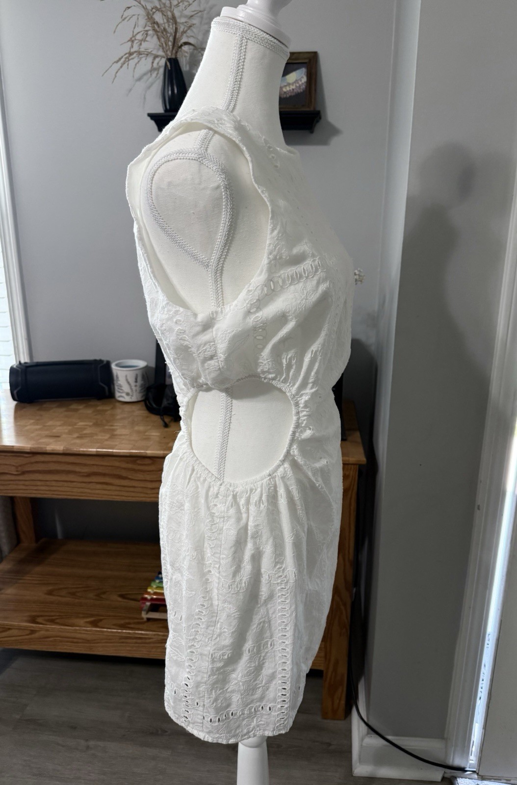 Women’s Pants Store White Embroidered Eyelet Dress Size L Sleeveless Mini Dress
