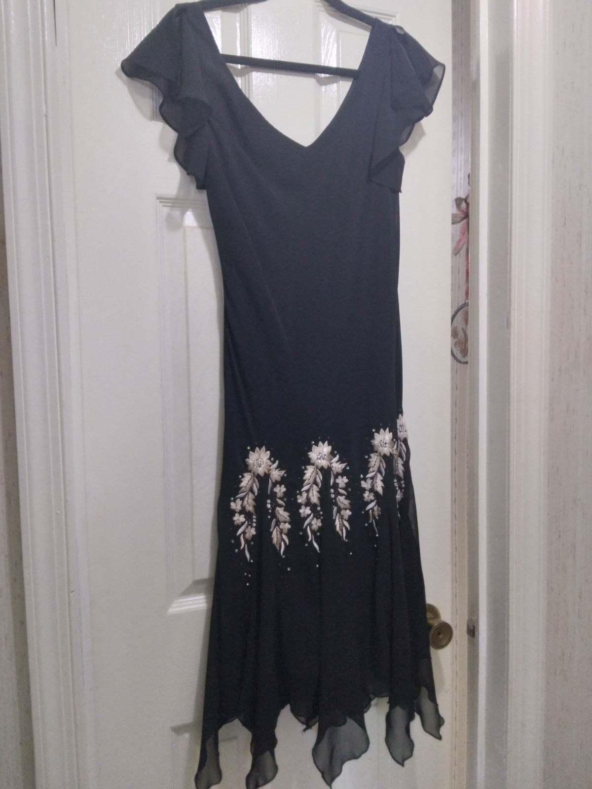 SL Fashions Size 8 Black with embroidered Floral Accents