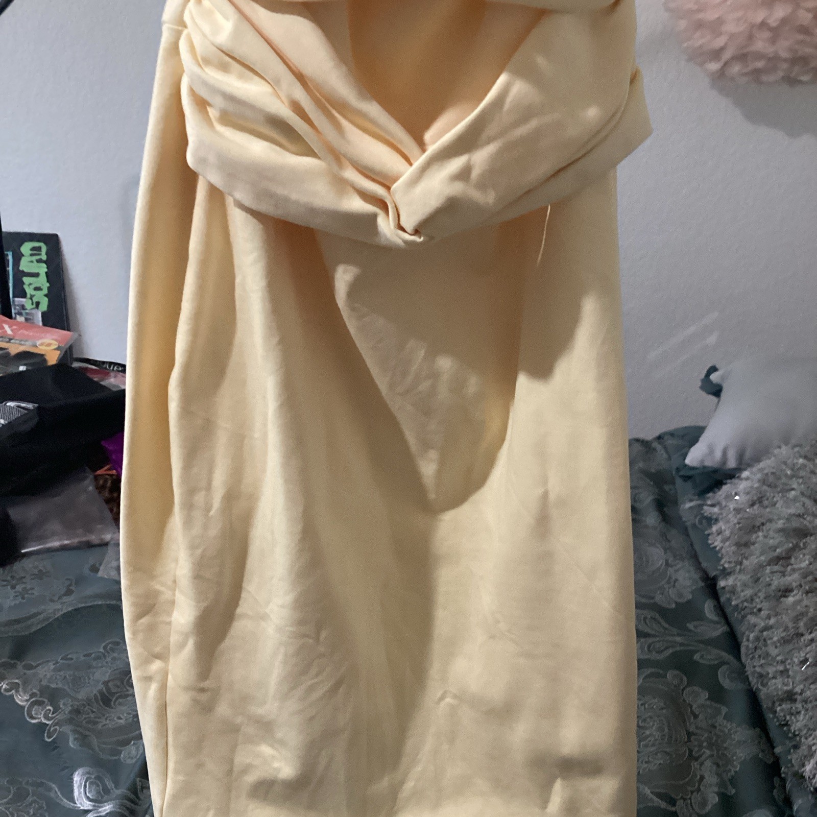 Lavish Alice Women’s Soft Yellow Solid V-Neck Sleeveless Bodycon Midi Dress