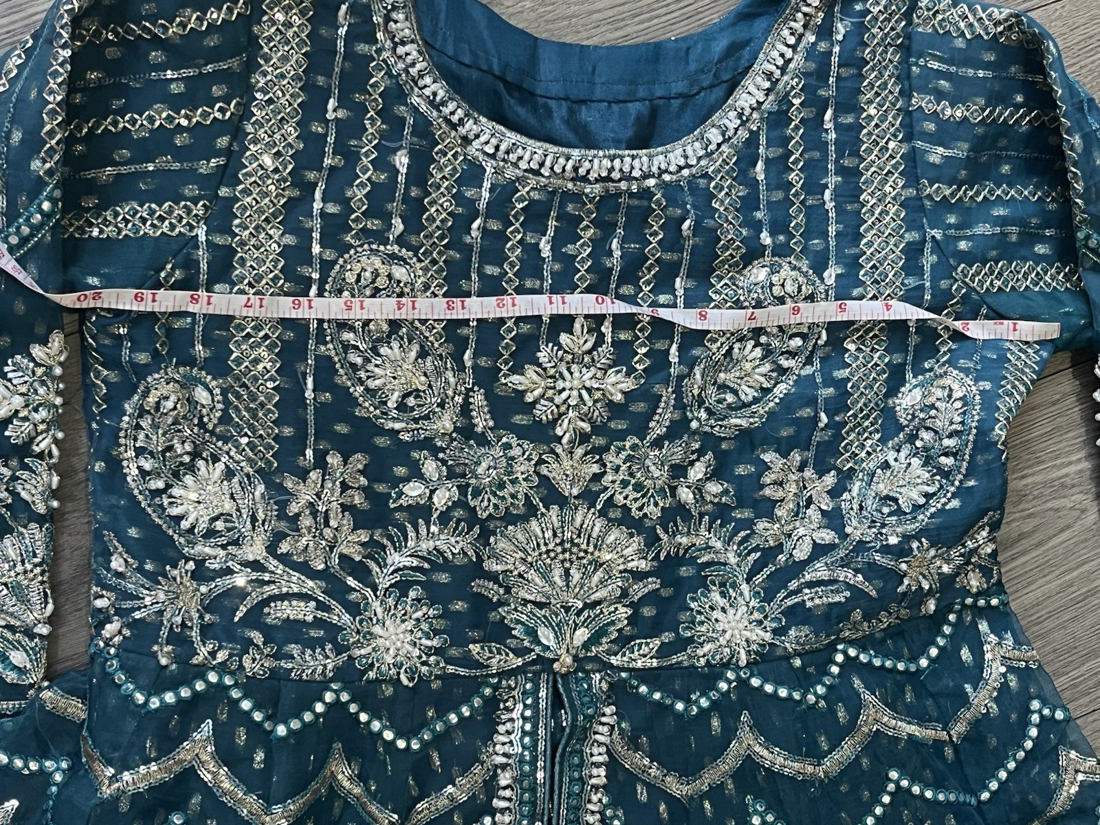 A Beautiful Terquise Heavy Embroidered Beaded Long Dress Suit Size Medium. VGC