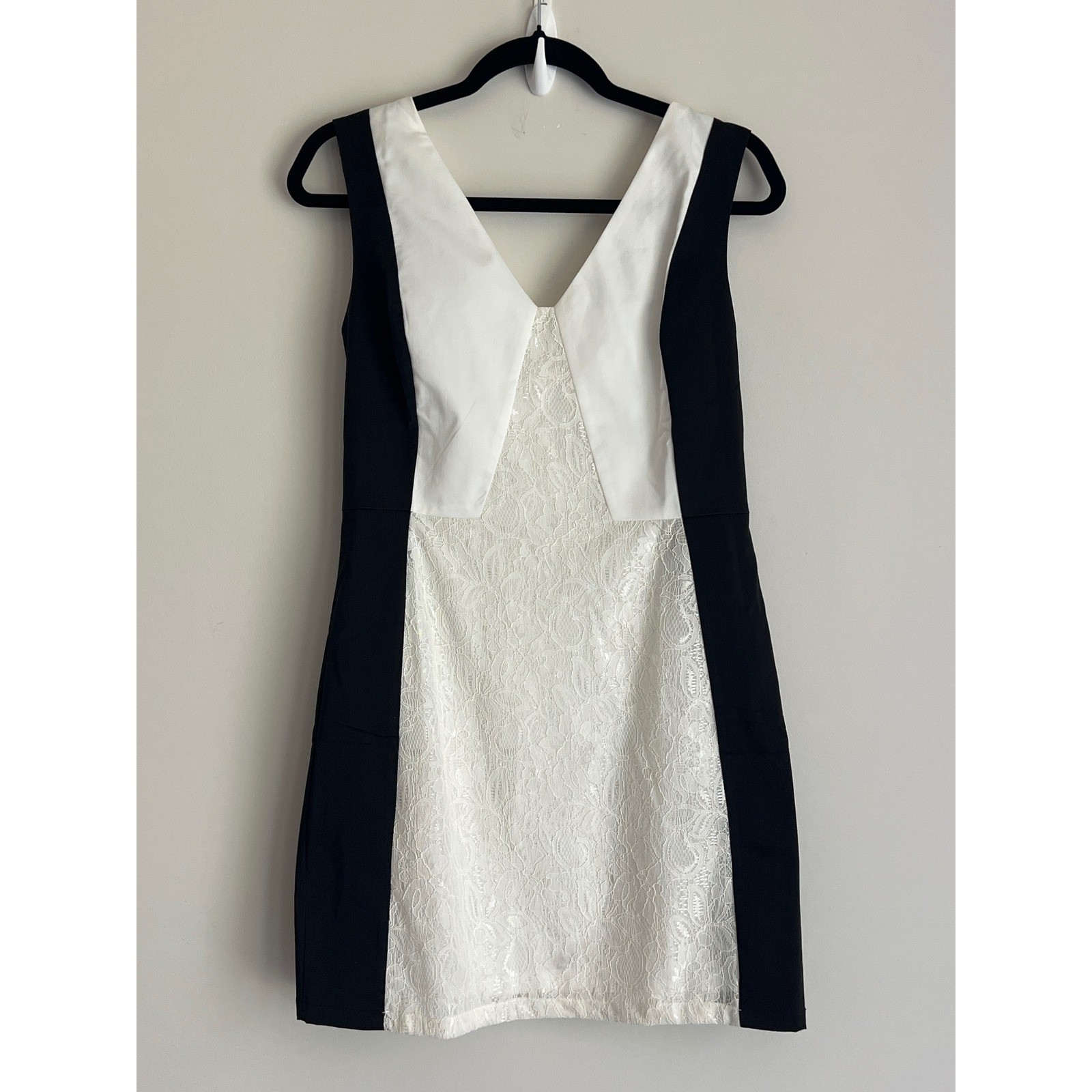 C. Luce Womens Black White Colorblock Lace V-Neck Mini Dress NWT Size M LD9693