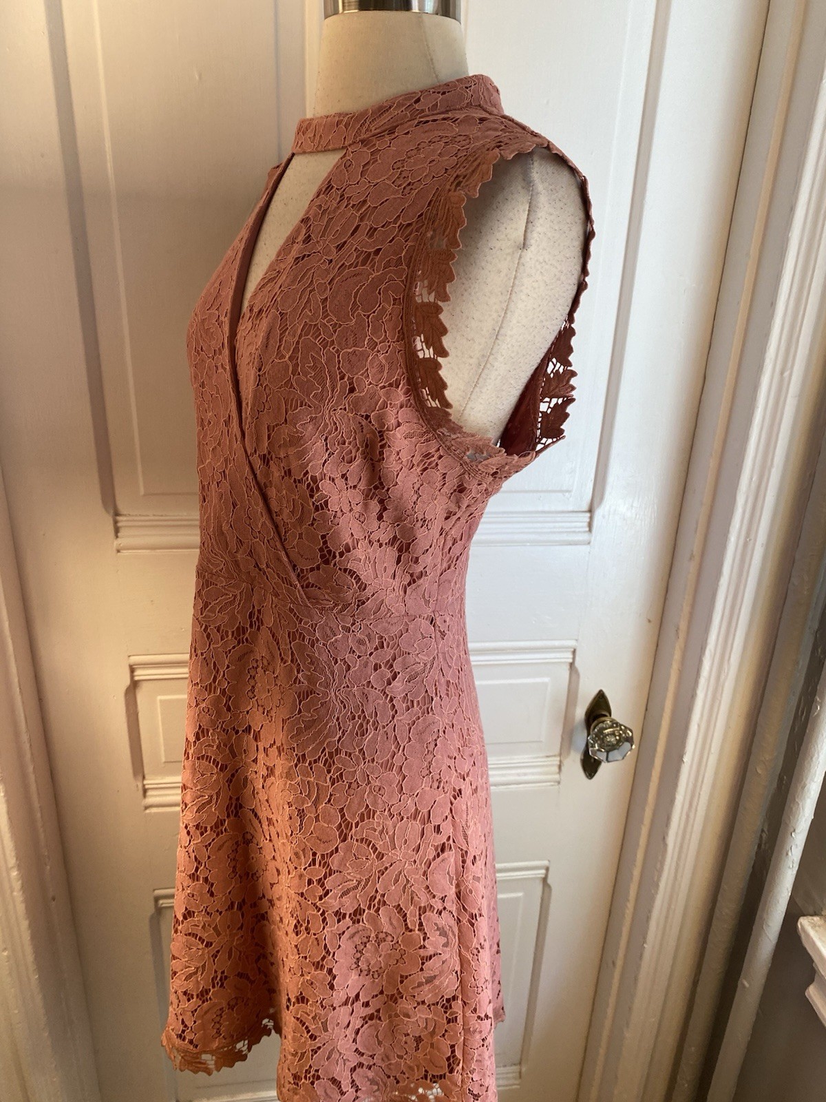 FRANCESCAS BRONZE LACE OPEN BACK FIT & FLARE DRESS-SIZEL-NWOT-BUTTON TOP BACK!!