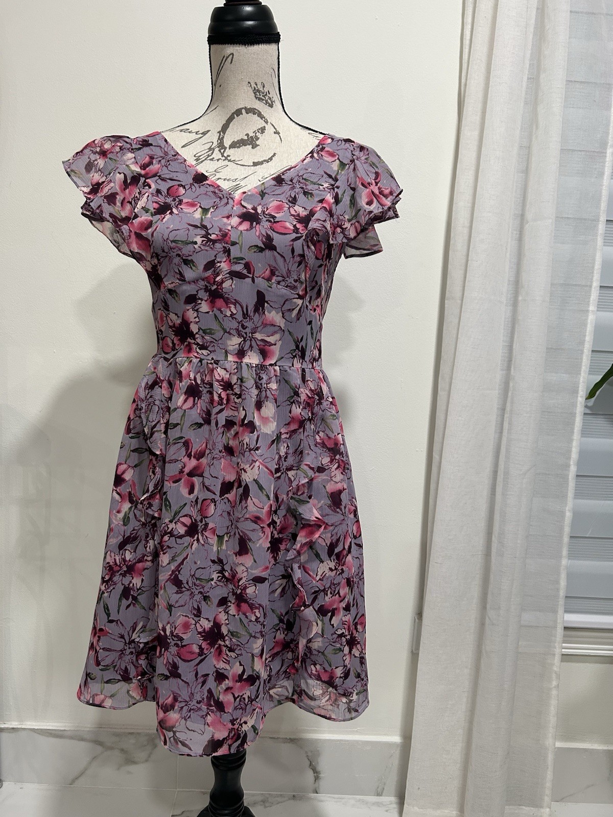 Express Lavender Floral Midi Dress Pink Accents V-Neck Flutter Short Sleeve 6