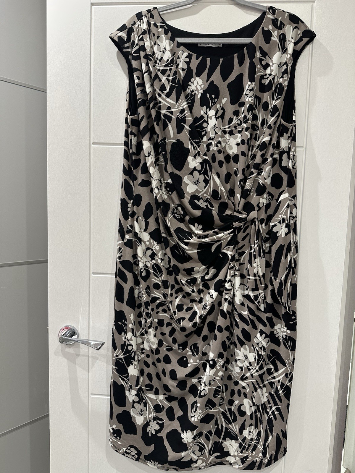Gina Bacconi Taupe Black And White Abstract Print Dress With Detail. Size 22