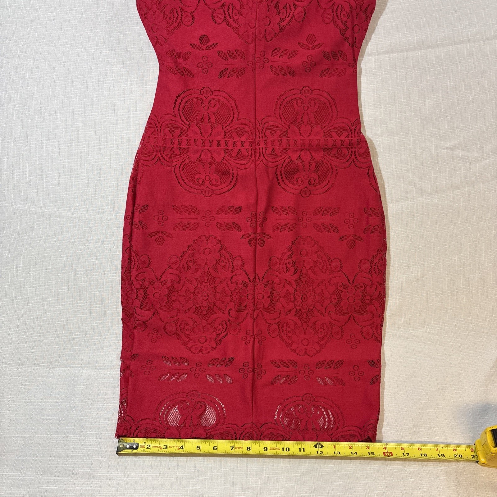 Guess LA size 8 lacey fitted & Lined red mini dress Stunning