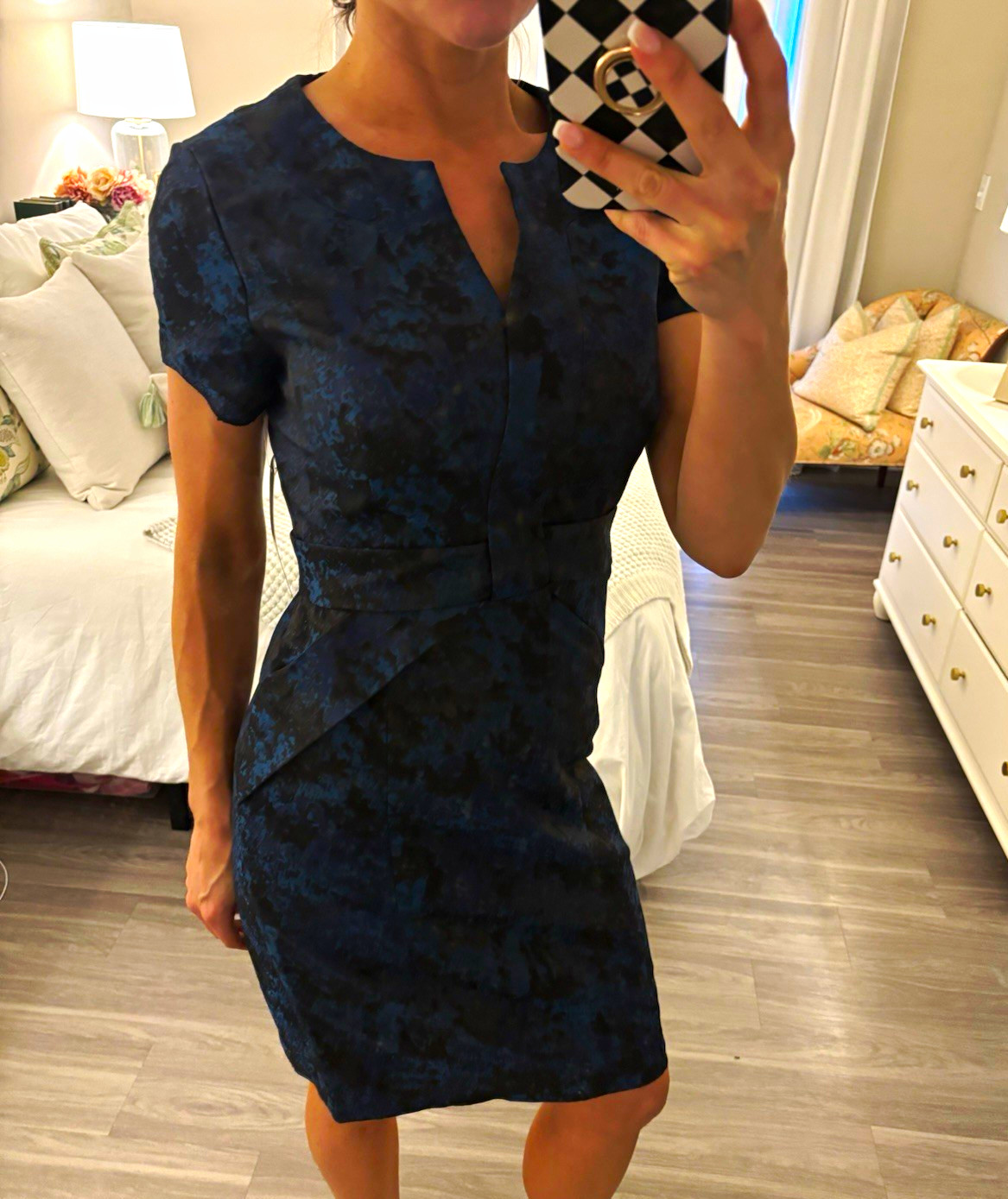 SHANI Blue/Black Floral Jacquard Sheath Knee Dress SS Cap Sleeve V-Neck 8