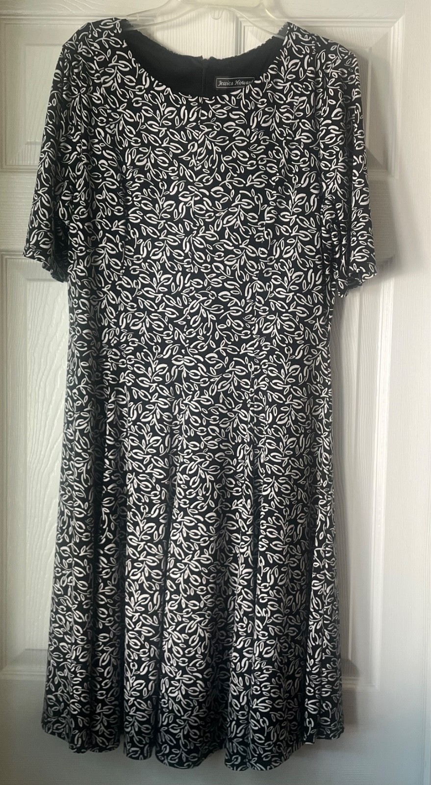 Jessica Howard Black & White Leaf Floral Pattern MIDI Dress Size 12