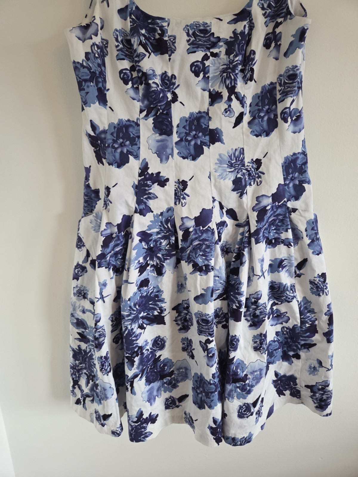 American Living Size 12 Blue White Floral Knee Length Dress with Pockets