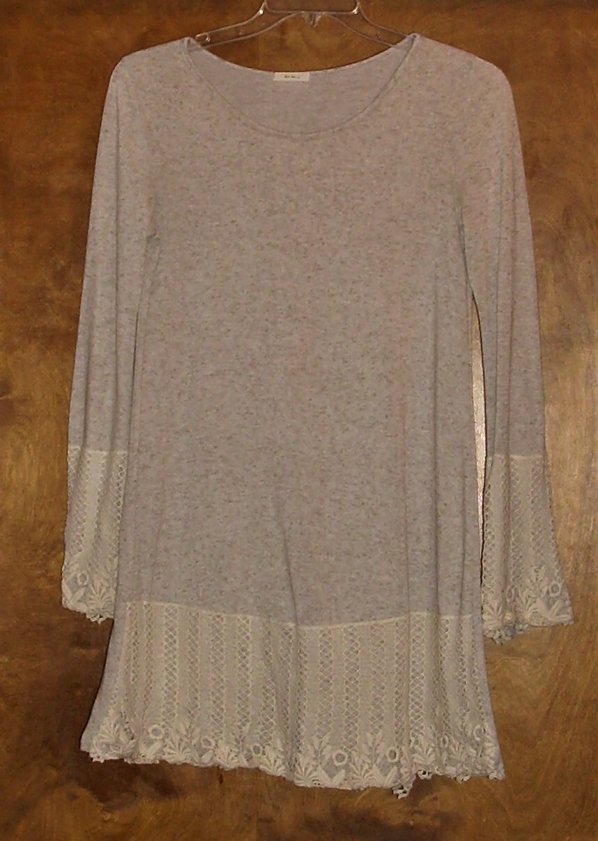 Mon Ami USA Ladies’ LS Dress, Sz Med; Scoop-Neck, Over the Head, Lace Trim