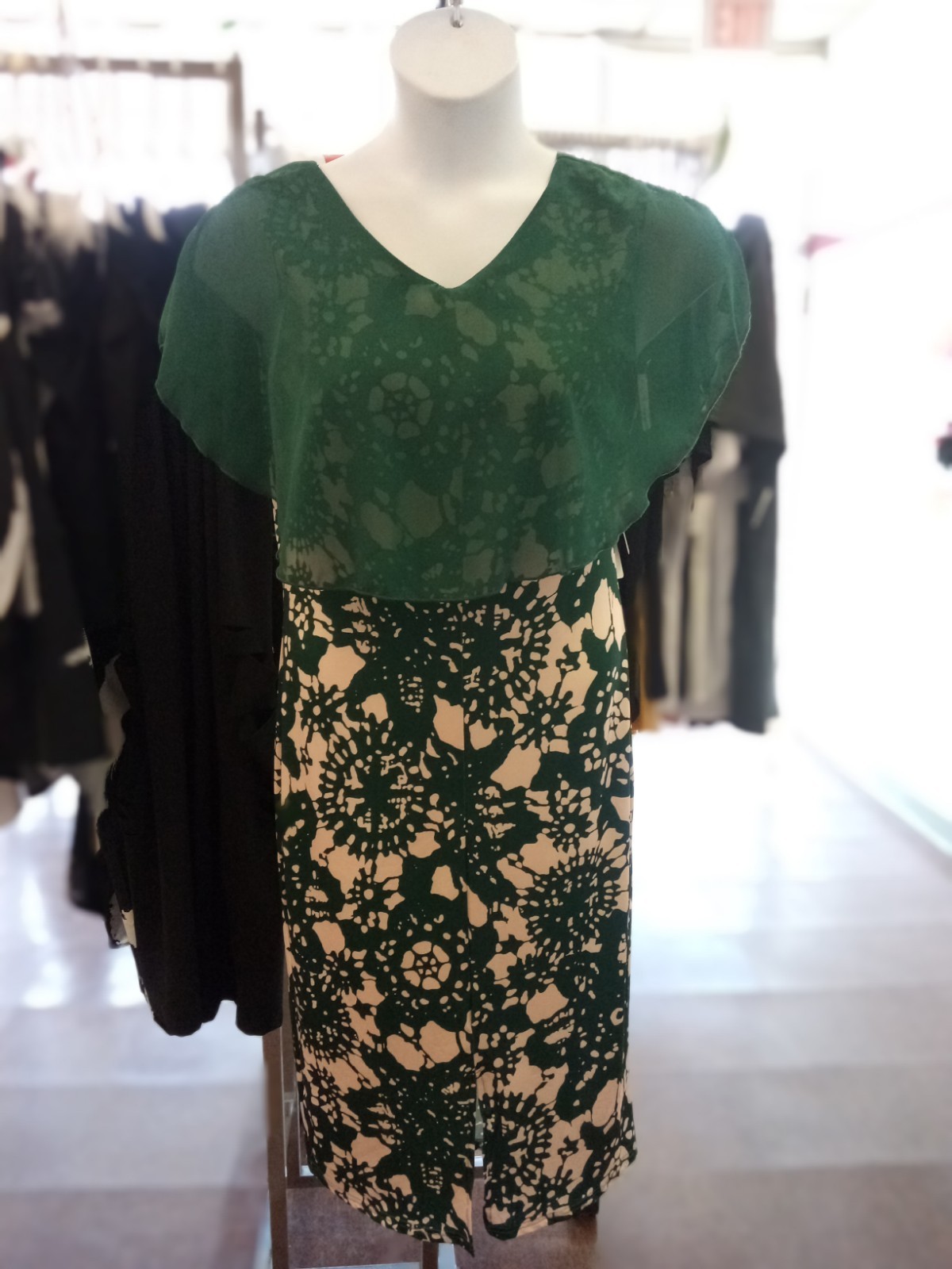 New ~ Women’s Ruffle Green Printed Slim Fit V-Neck Elegant Dress ~Size L