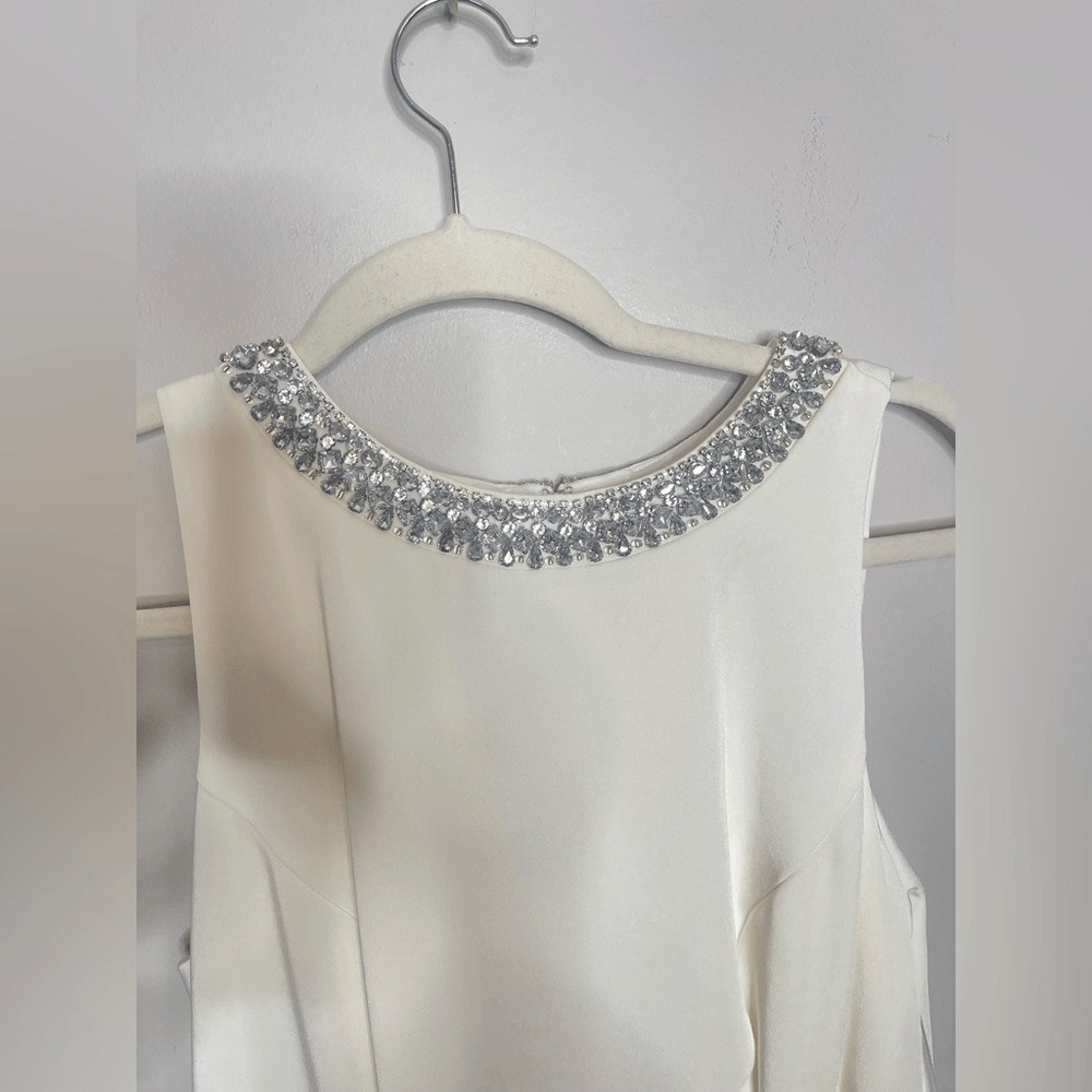 Mac Duggal leena NEW White Embellished Neck Sleeveless Crepe Dress Gown