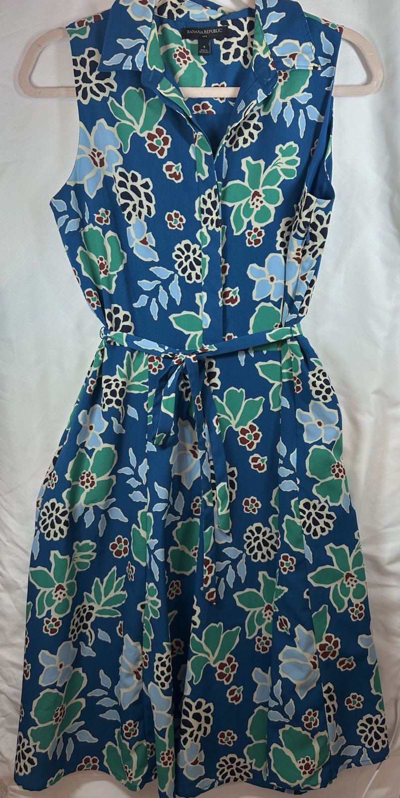 Banana Republic Women’s Size 4 Blue Floral Sleeveless Shirt Dress with Belt