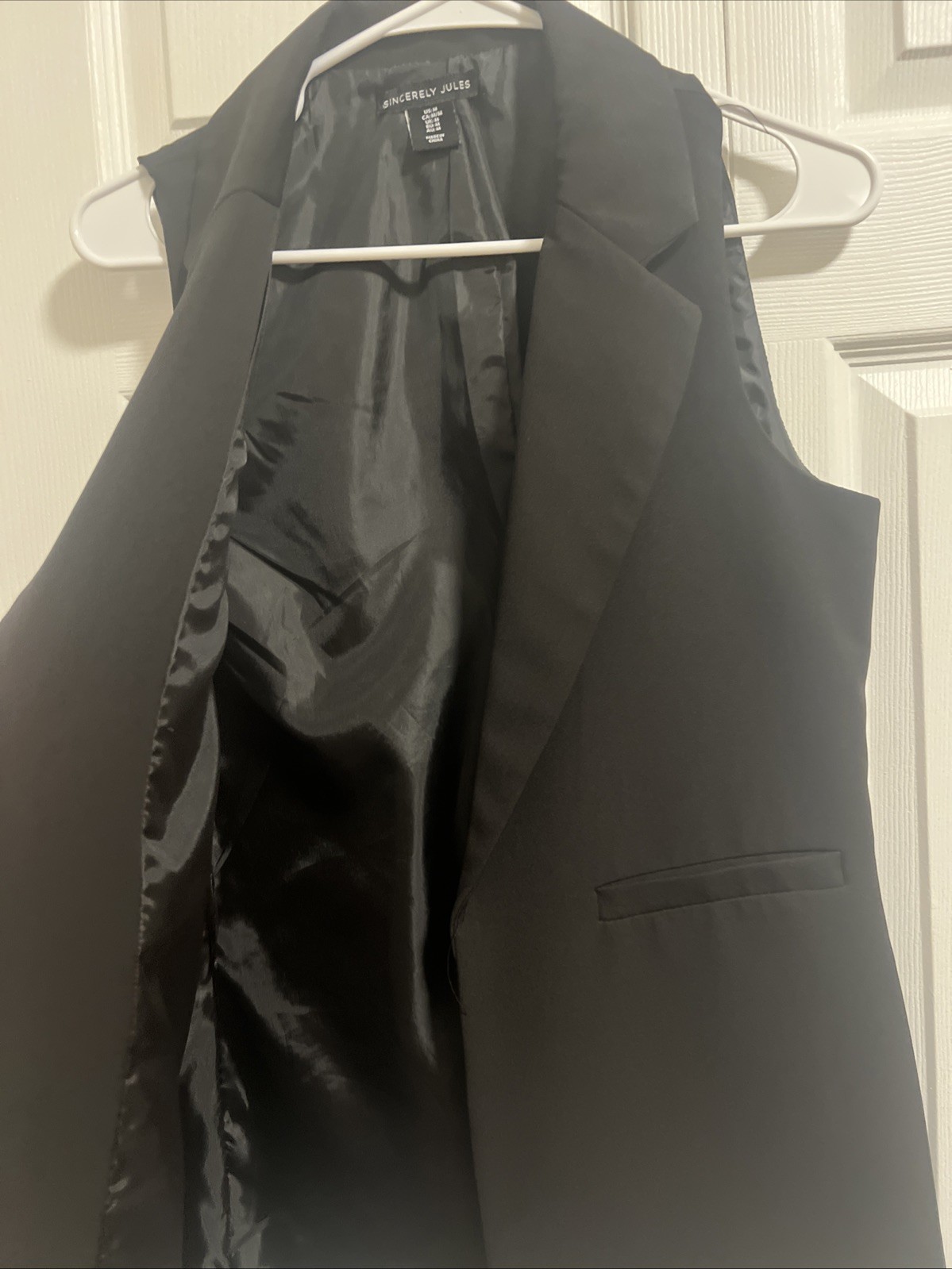 Classic and elegant in black, very beautiful to wear, for casual or formal
