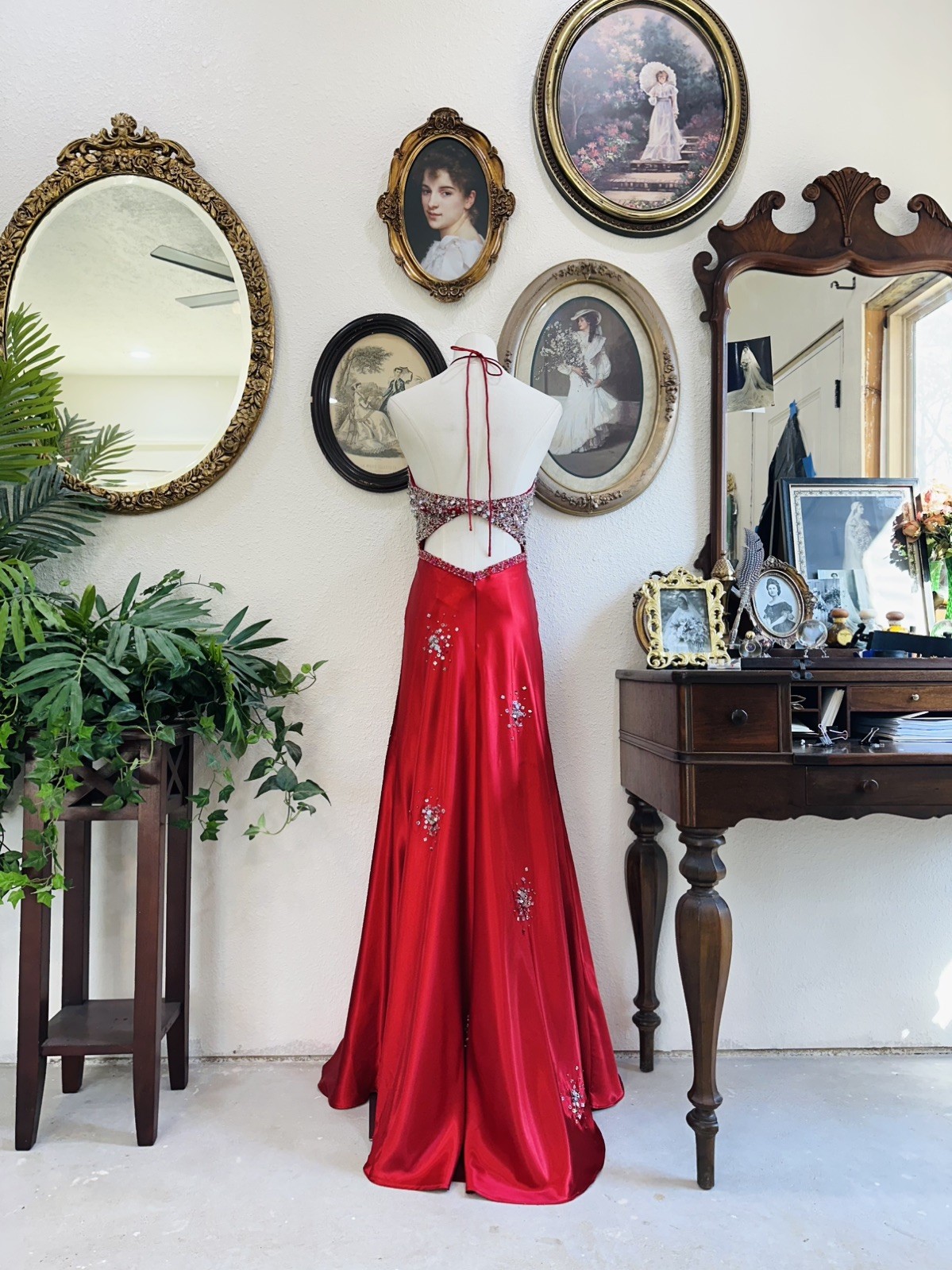 Stunning Vintage Satén Red Evening Gown by My Fashion – Size 6