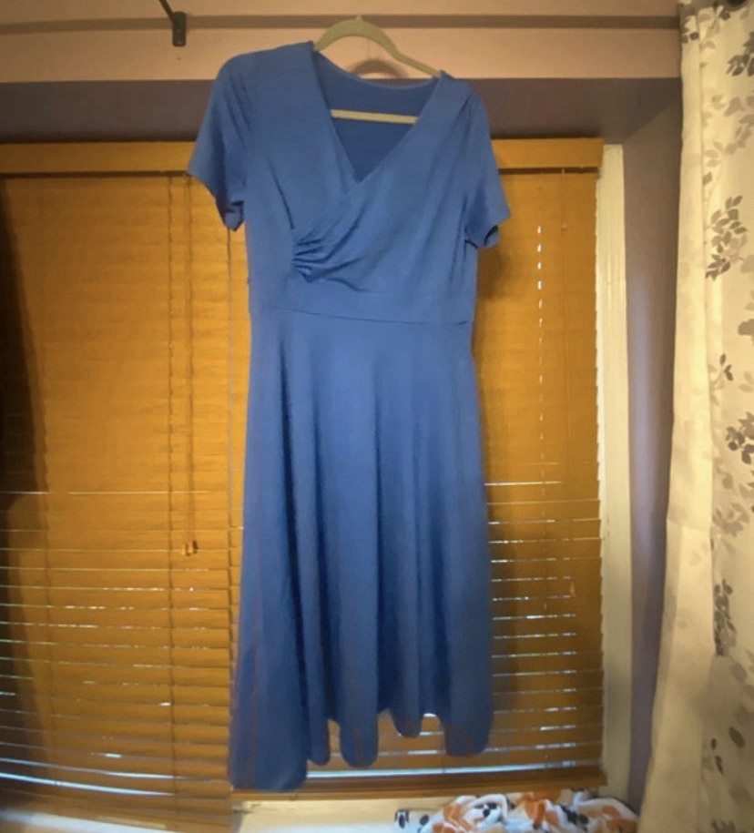 Women’s Blue Solid Sundress, V-Neck Short Sleeve Midi Dress, Regular, M