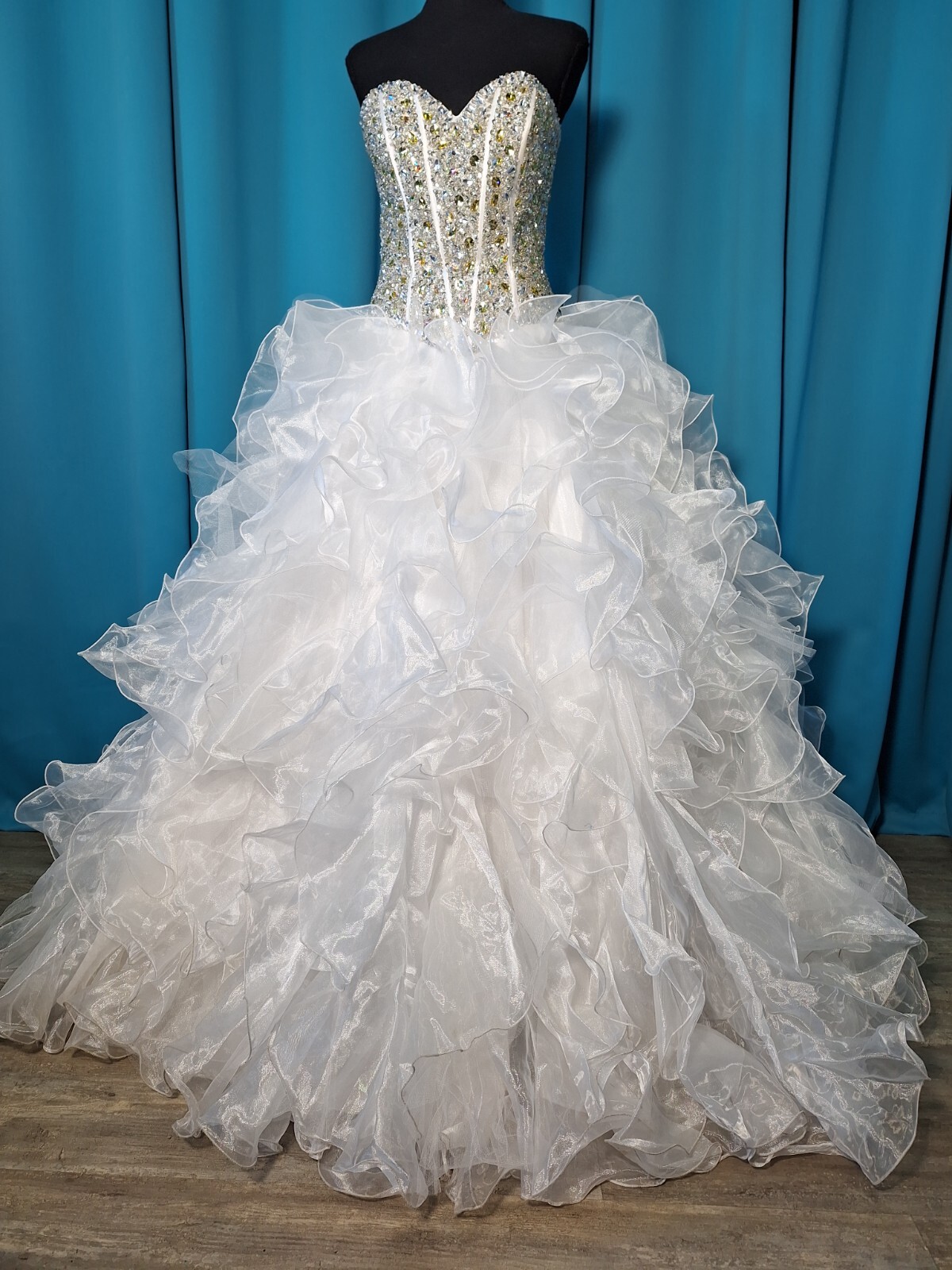 White Quinceañera Ball Grown Dress Size Small Prom Wedding Formal
