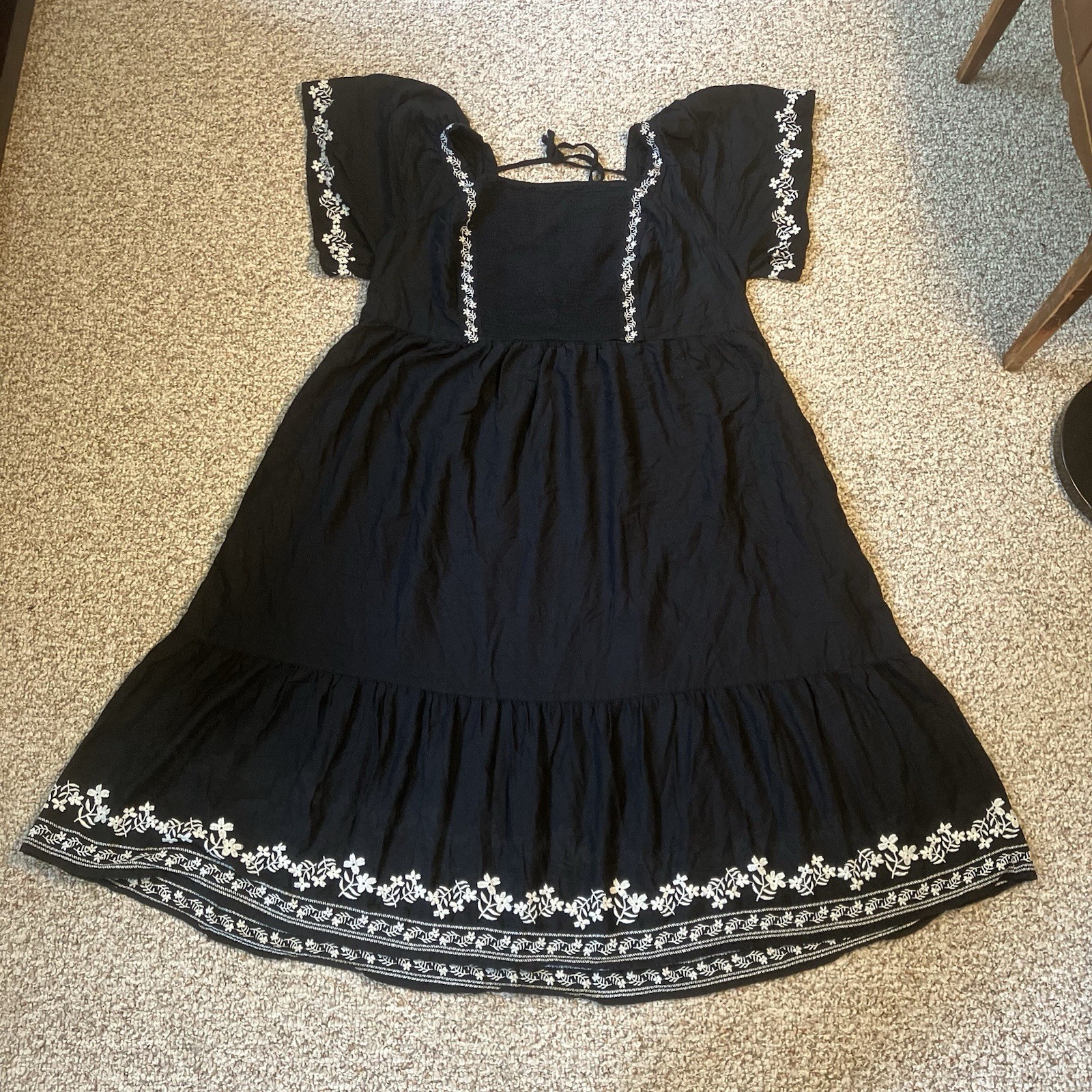 Old Navy Womens Flutter Sleeve Dress Size 3X Black White Embroidered Peasant