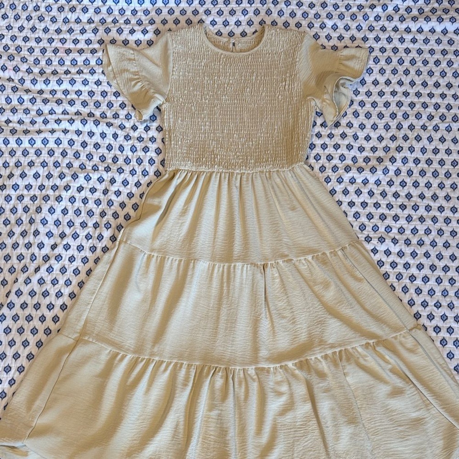 Elegant Tan cream smocked ruffled maxi dress Large no brand