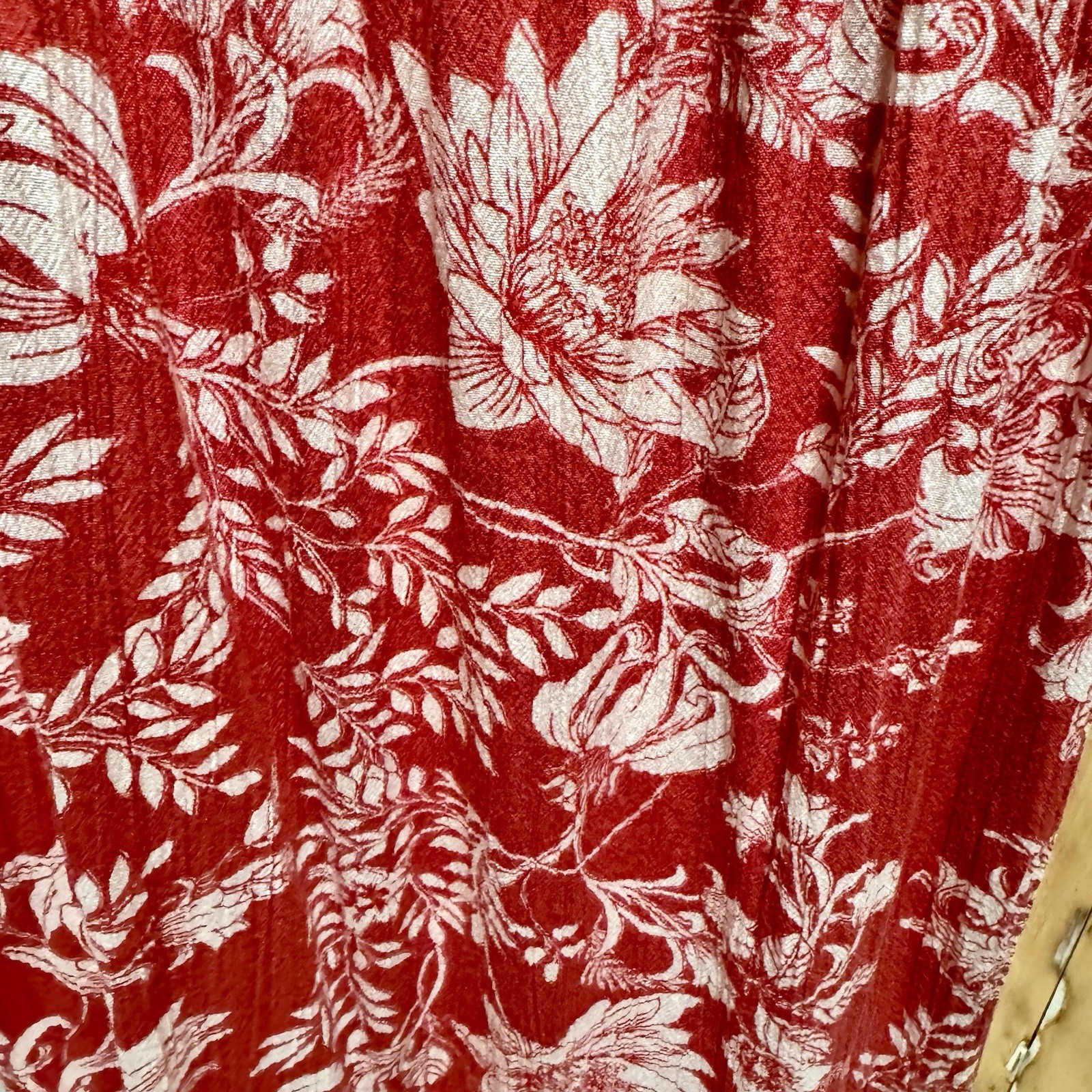 Angie Red White Floral Sleeveless Ruffle Dress V Scoop Neck Size S 100% Rayon