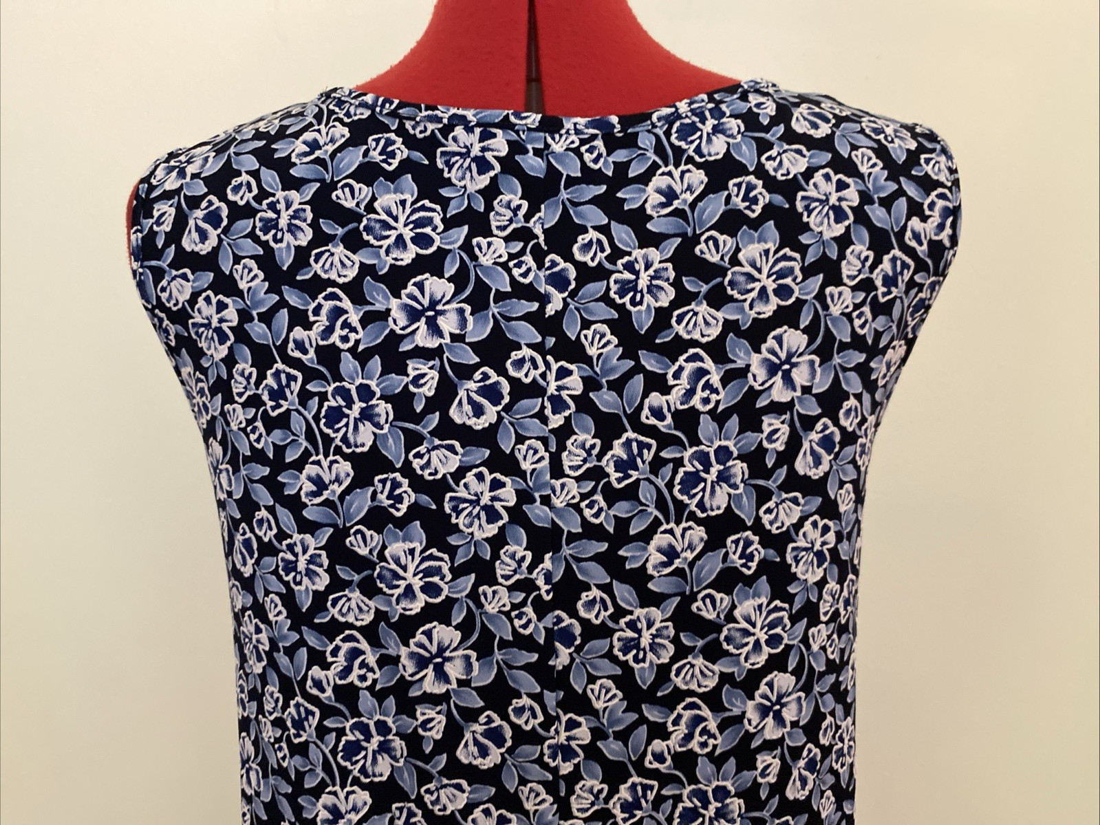 SJS DRESS~XL~BLUE WHITE FLORAL~SHIFT~SLEEVELESS~ABOVE THE KNEE~STRETCH