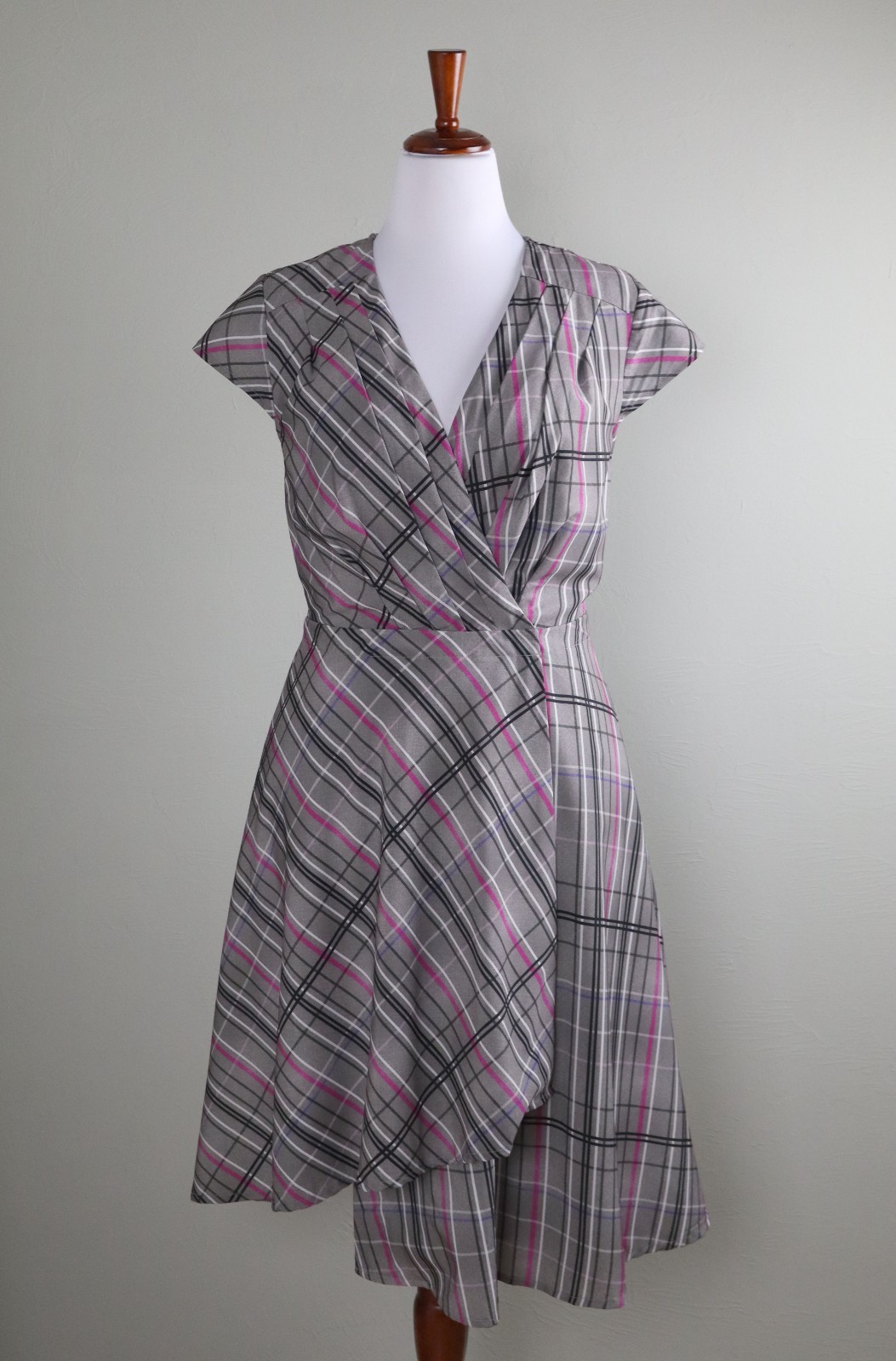 ESHAKTI Plaid Lined True Wrap A-Line Pleated Gray Dress Size Large / 14