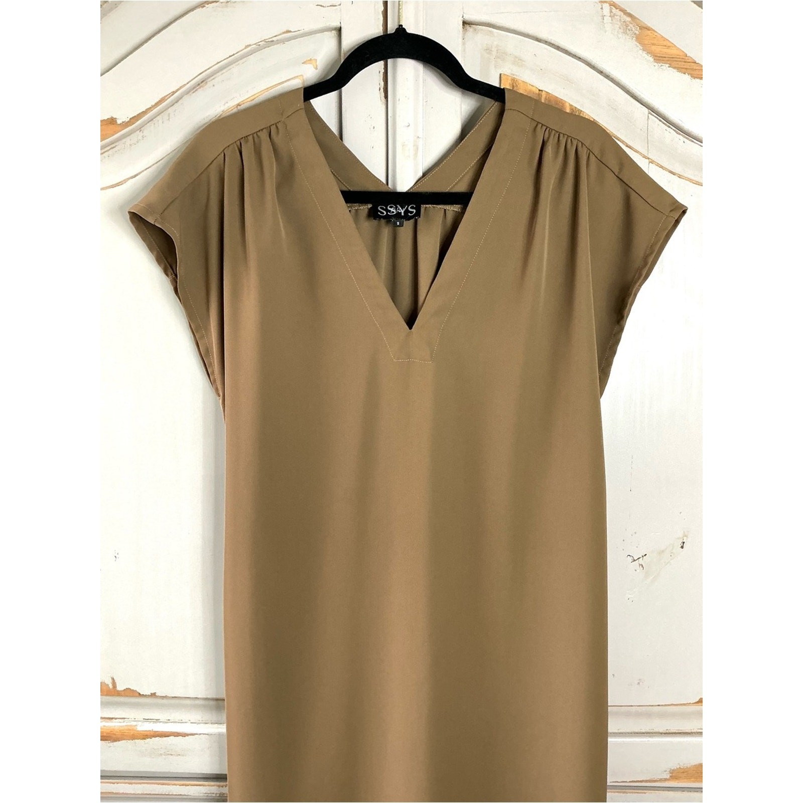 SSYS The Label | Light Mocha Midi Shift Dress V Neck Cap Sleeve Minimalist Small