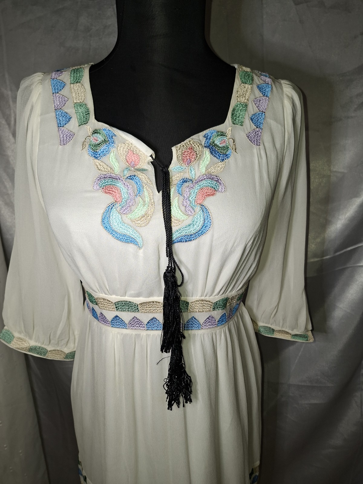 Anna Sui Silk Embroidered Boho Dress Ivory Mini 70s Style Tassel Tie