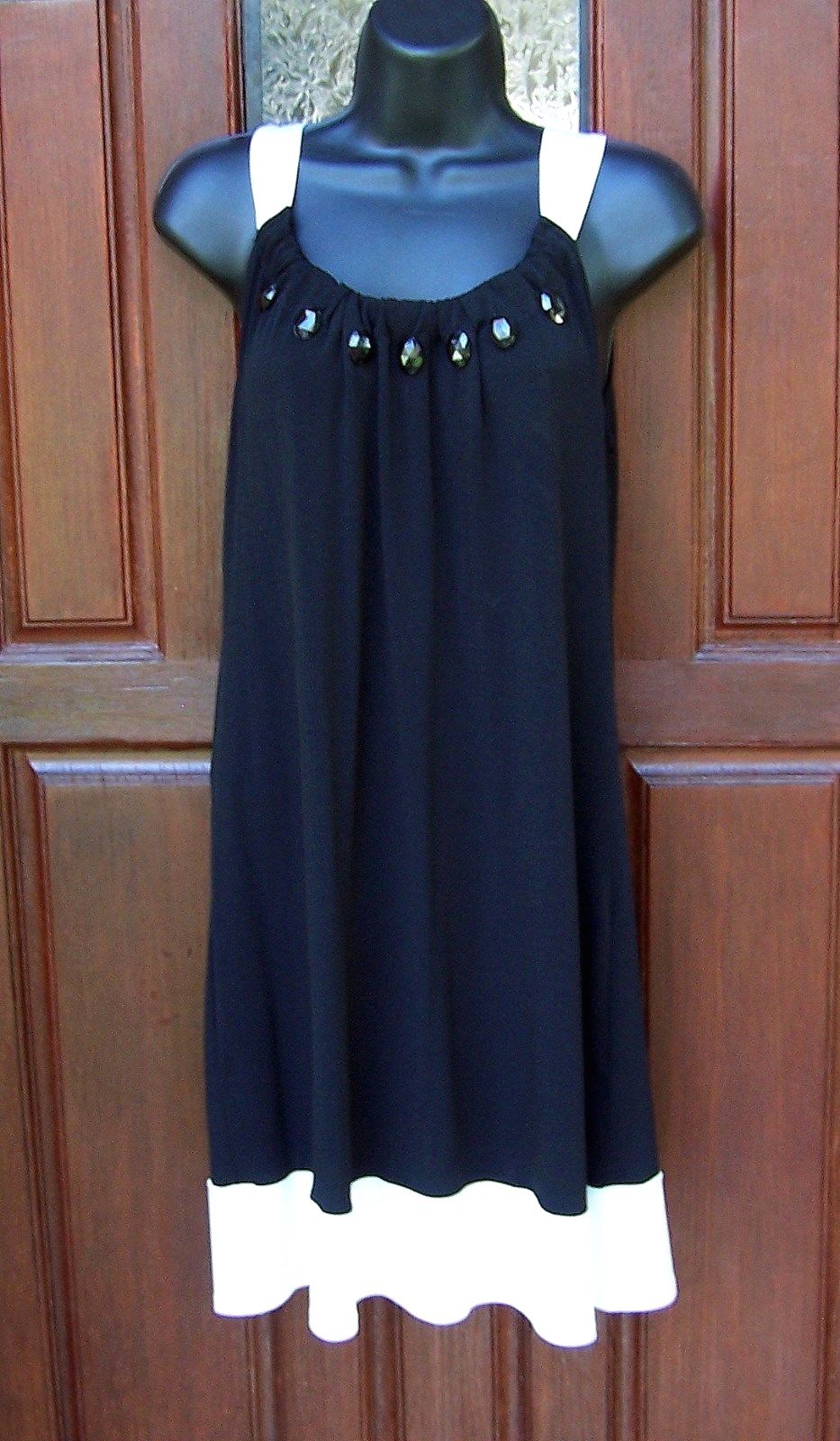 EN FOCUS STUDIO LITTLE BLACK DRESS SZ 10 STONE ACCENTED NECKLINE WHITE TRIM NWOT