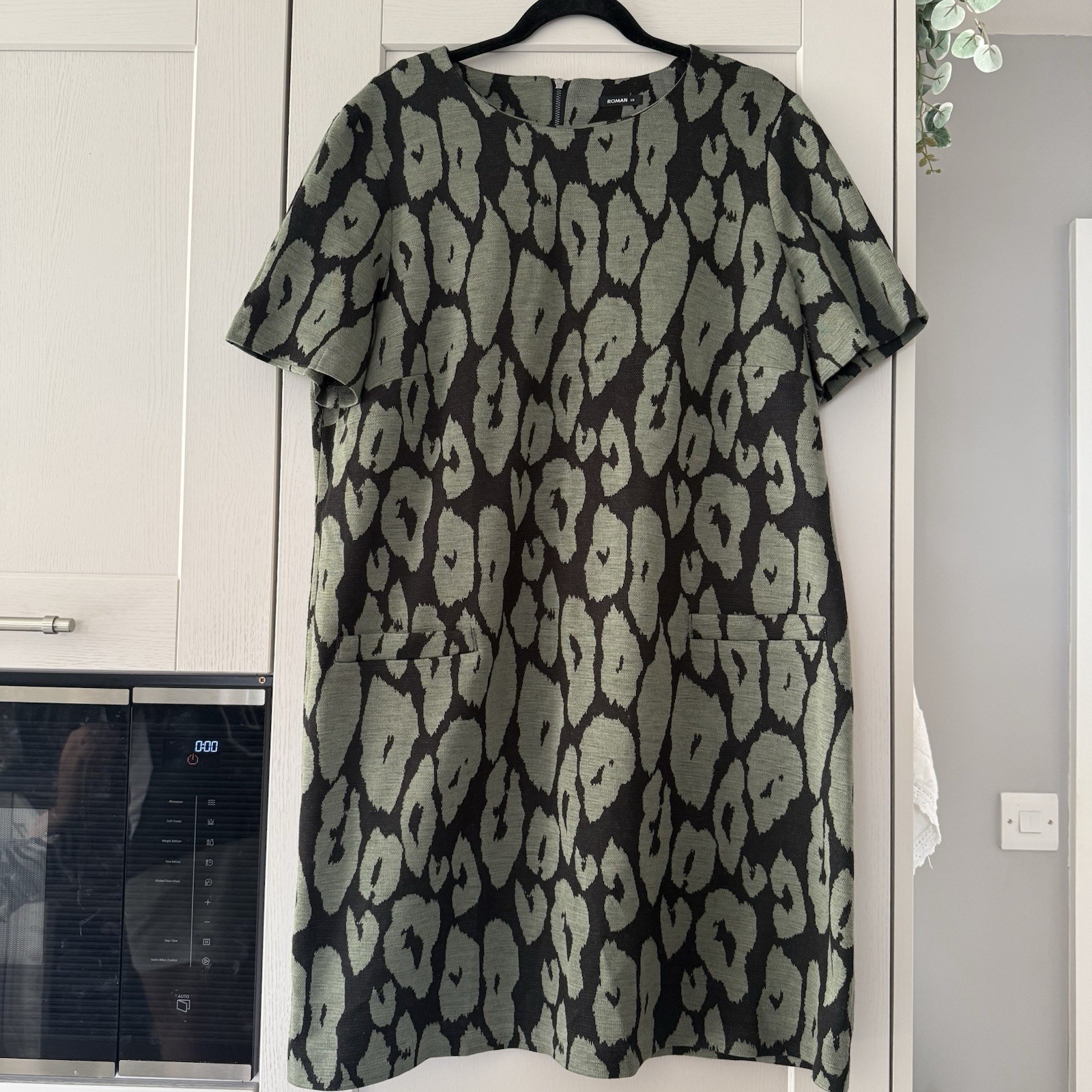 Roman Khaki Black Animal Print Short Sleeve Shift Dress UK 20 Laganlook VGC