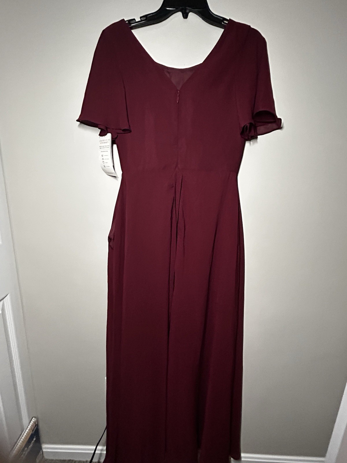 Size 6 – NWT – Dark Red / Burgundy Dress – Women’s – No Stretch – Zipper Back