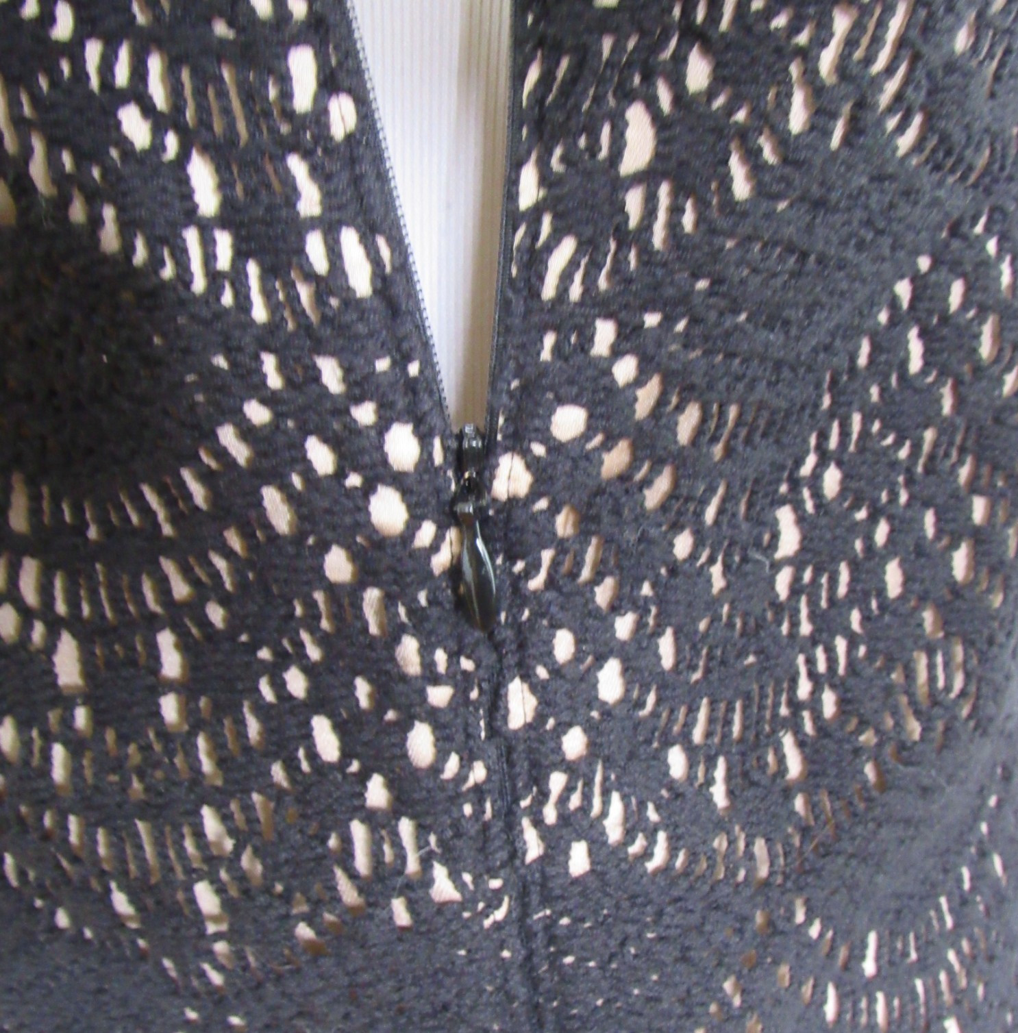 Ann Taylor LOFT Sleeveless Sheath Dress Black Crochet Lace Overlay Lined Size 6