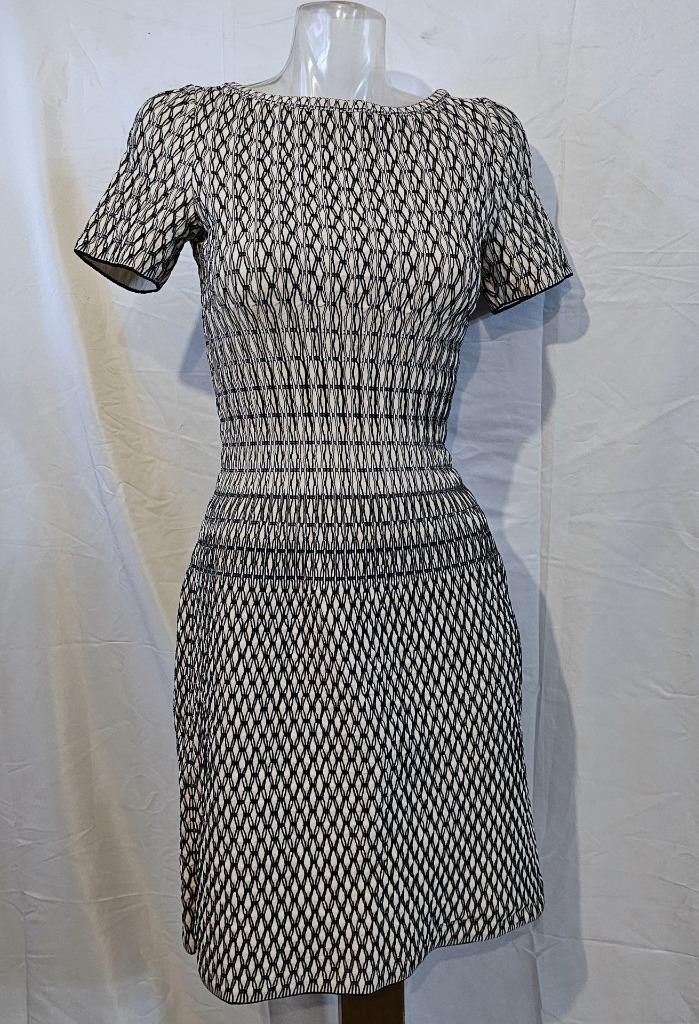 ALAÏA Paris Bodycon Short Sleeve Honeycomb Knit Silk Blend Dress – M (42)