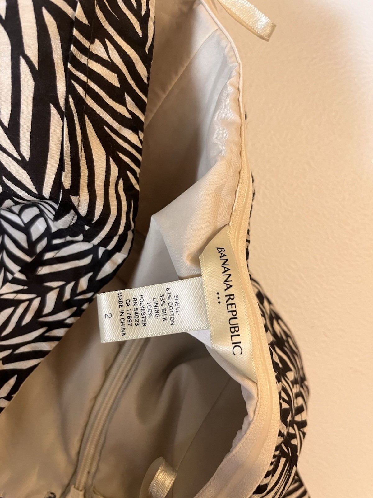 Banana Republic Silk Blend Dress Strapless Knee Length Bold Leaf Print Sz 8