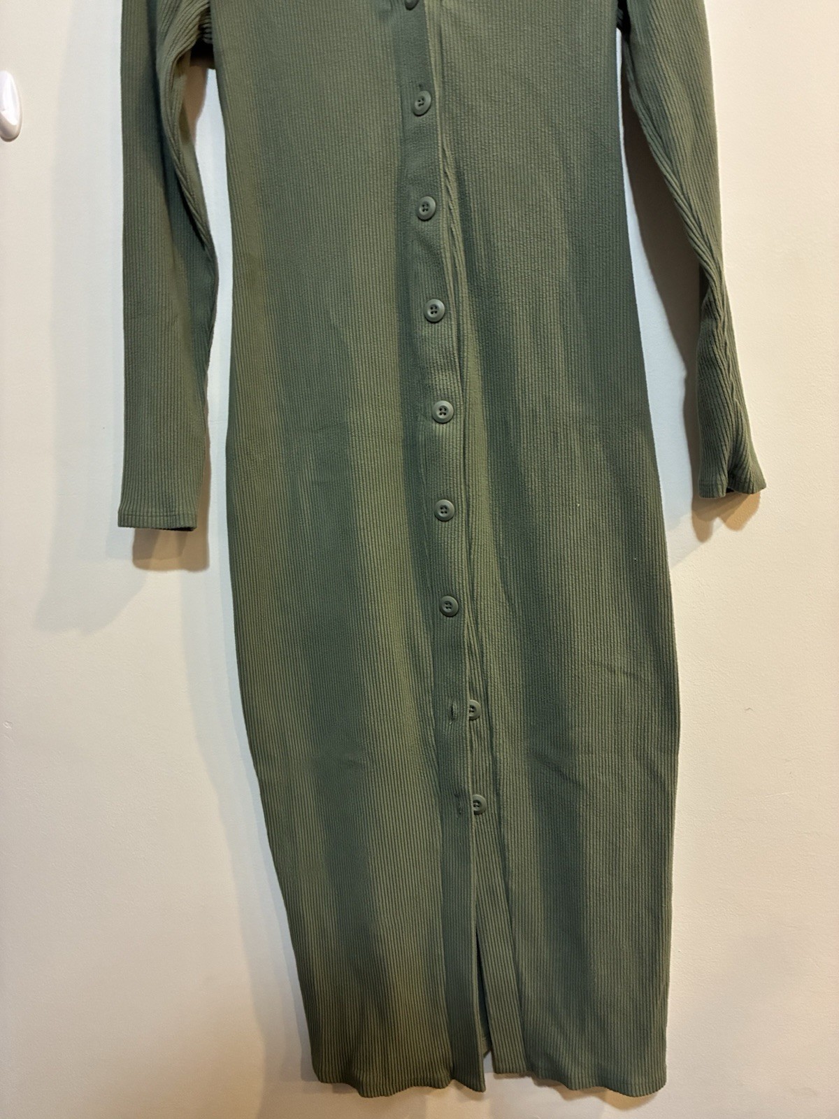 Isabel by Ingrid+Isabel Green Ribbed Button Front V-Neck Midi Body-Con Dress SM