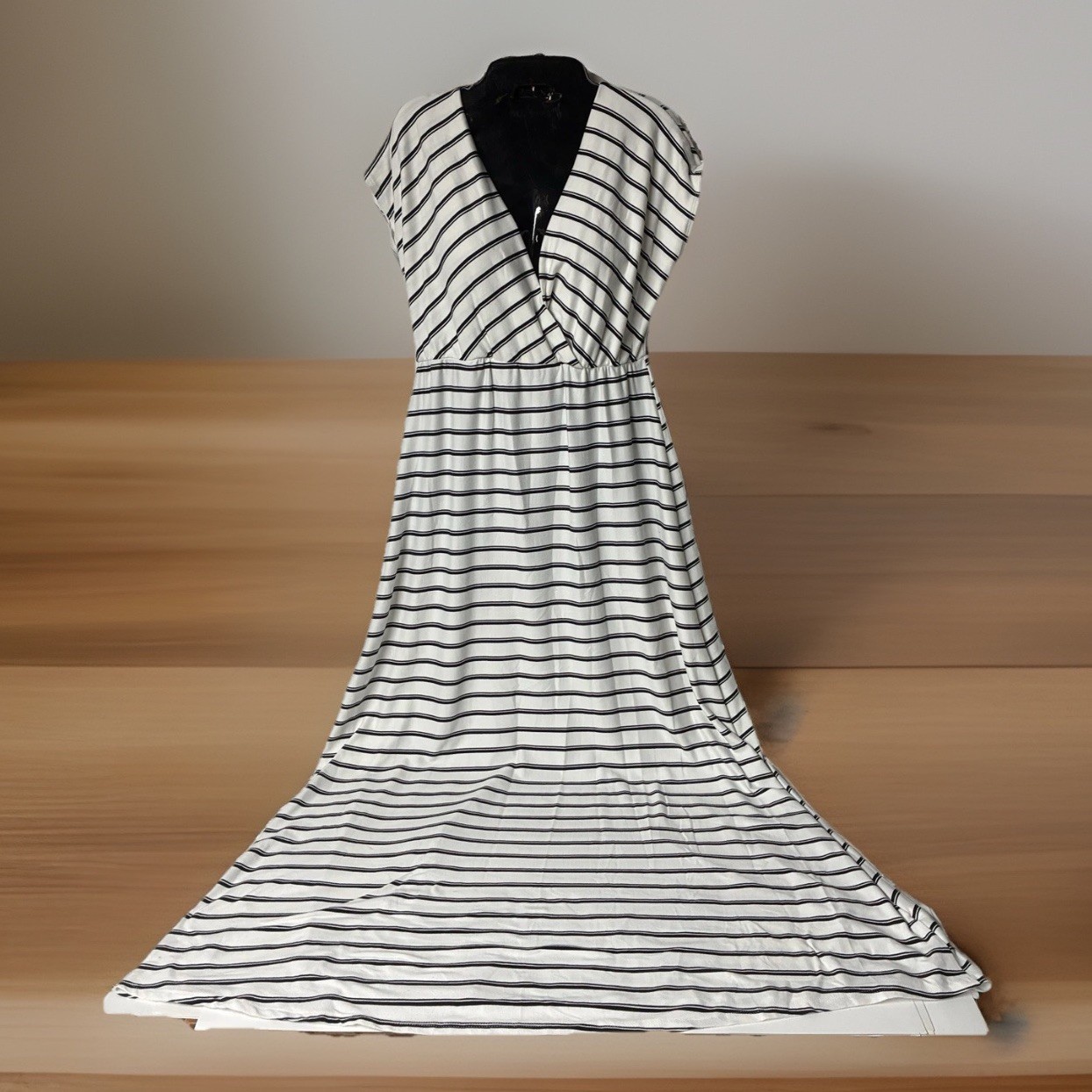 Velvet Torch Black & White Soft Striped V-Neck Empire Waist Maxi Dress Size L