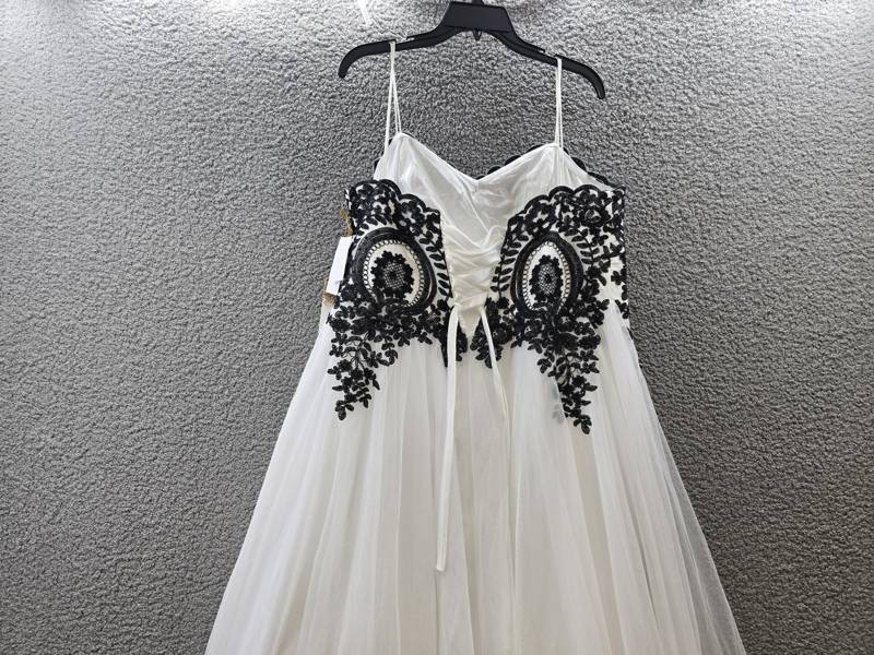 Say Yes Trendy Plus Size Strapless Embellished Gown Women’s 20W White/Black