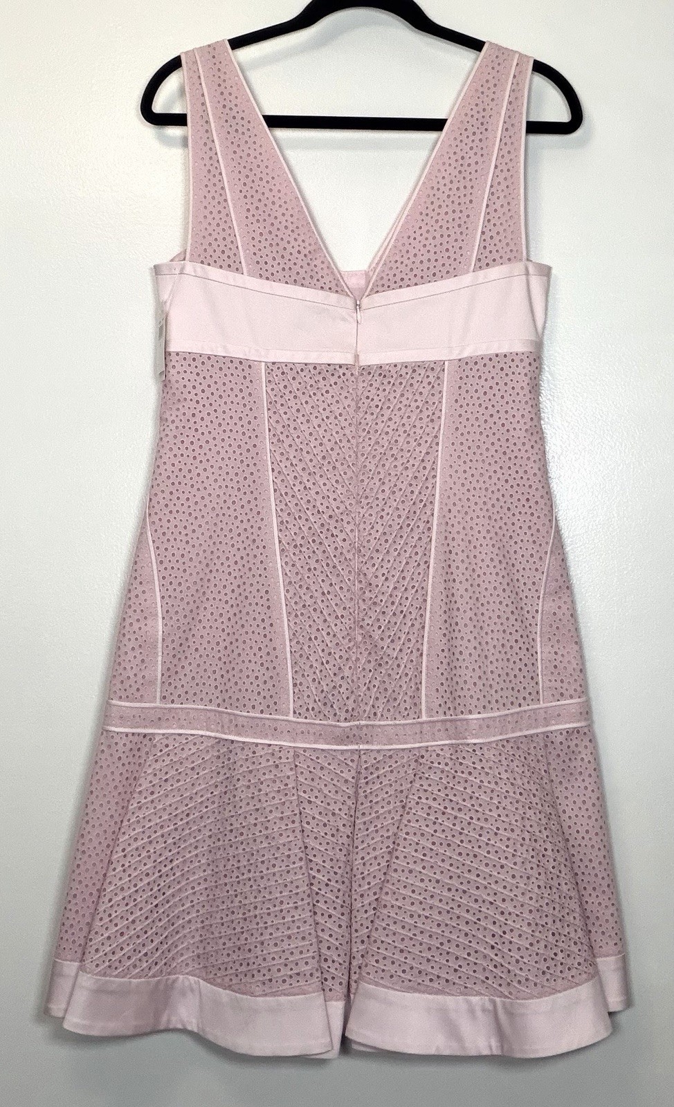 J. Mendel Pink V-Neck Eyelet Stretch Cotton/Lycra Knee Dress Sz 6 R142D29