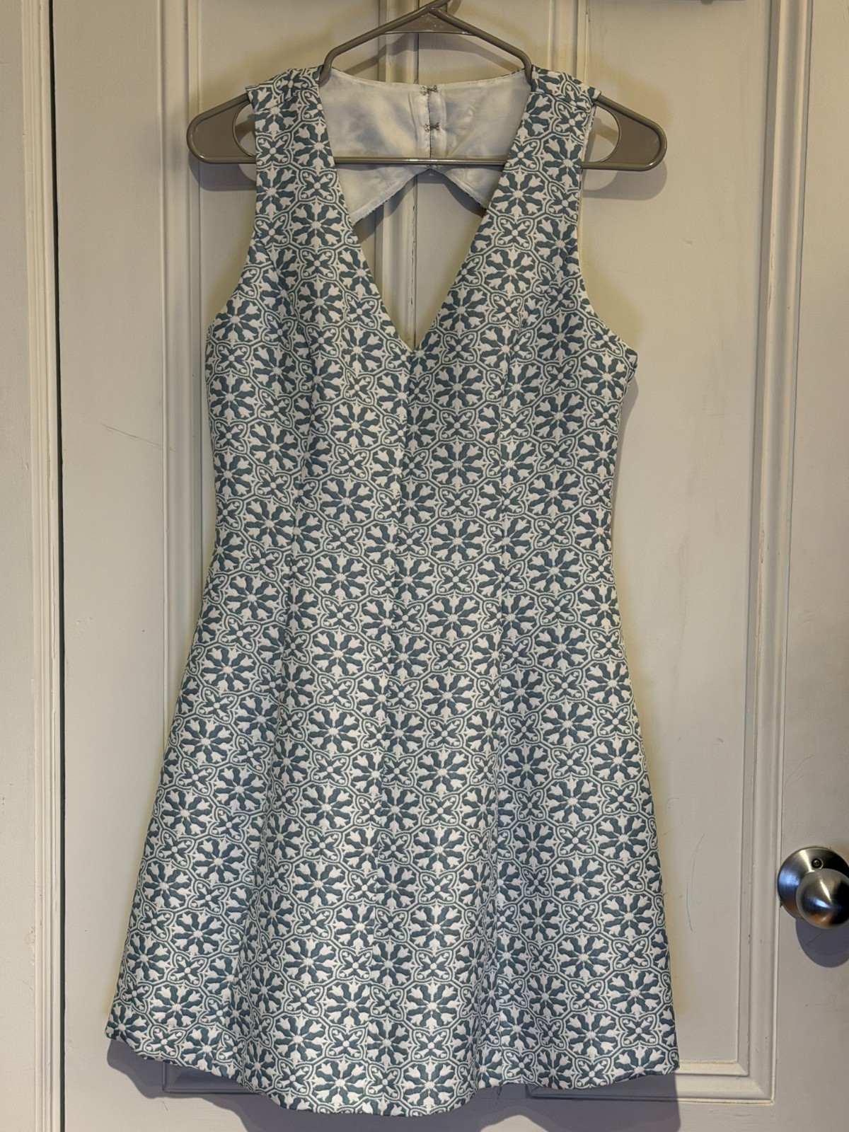 Oasis Sleeveless patterned Dress. V-Neckline and Keyhole back detail.